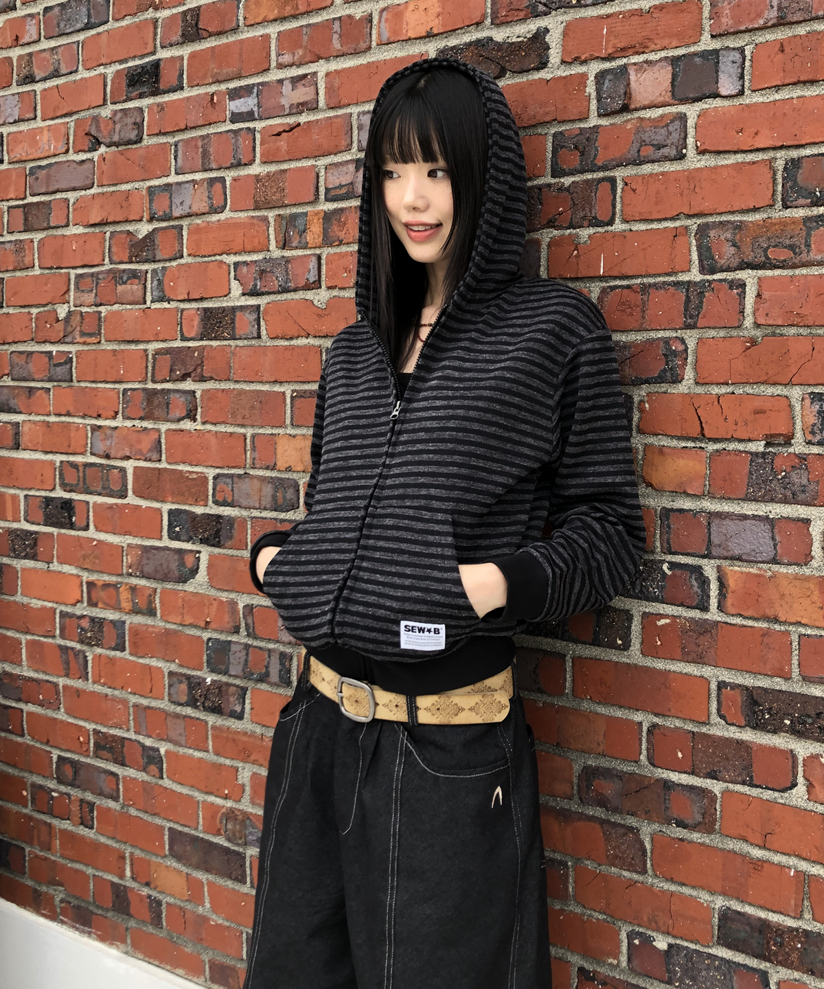 쏘비(SEW-B) 니로 후드집업 (세미크롭) 차콜
