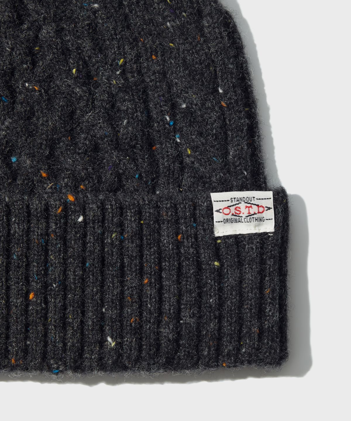아웃스탠딩(OUTSTANDING) CABLE BEANIE_CHARCOAL
