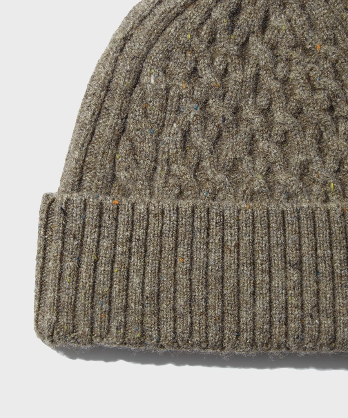 아웃스탠딩(OUTSTANDING) CABLE BEANIE_BROWN