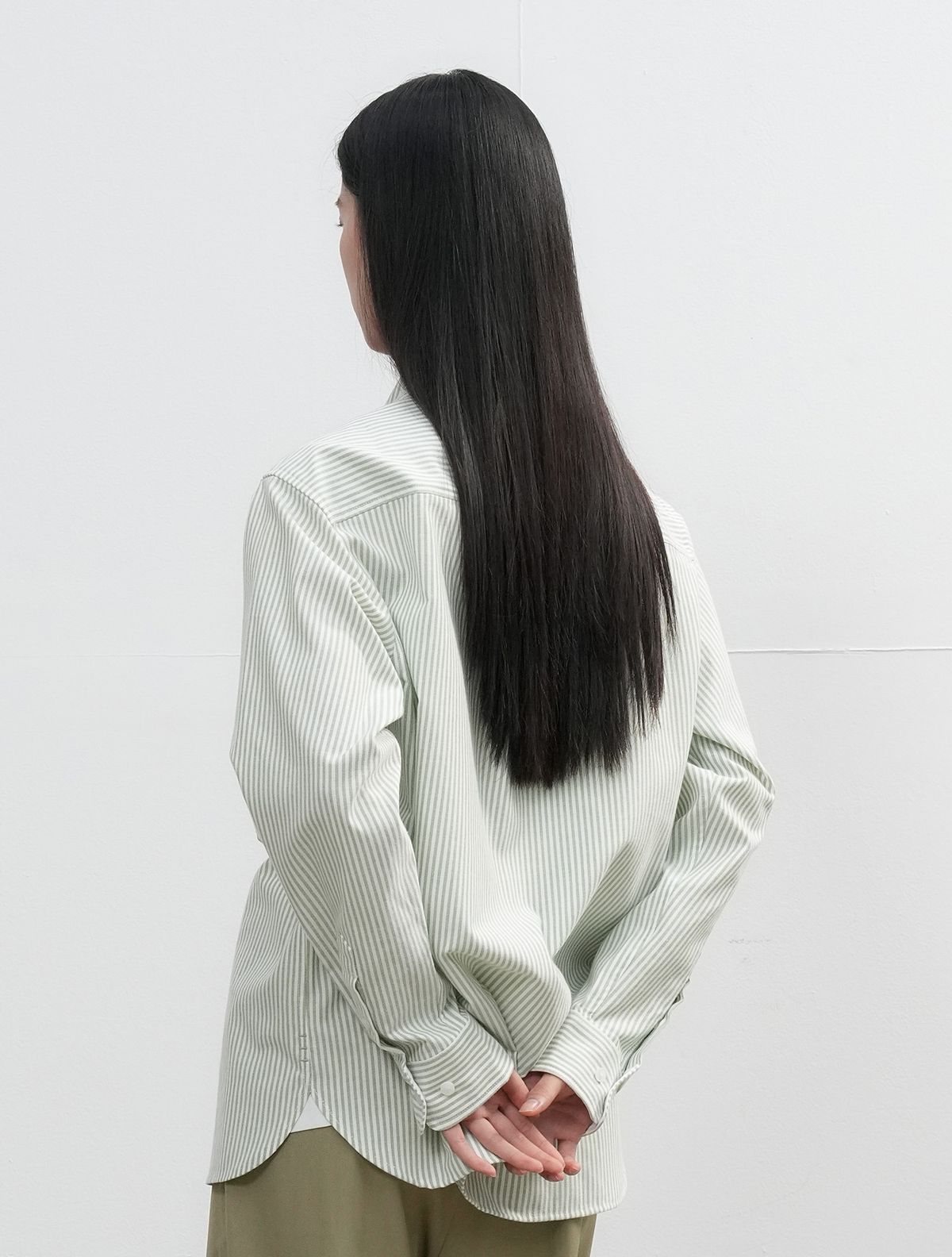 제너럴아이디어(GENERALIDEA) UNISEX 레귤러핏 옥스포드 스트라이프 셔츠 [OLIVE] / SBE3U03001