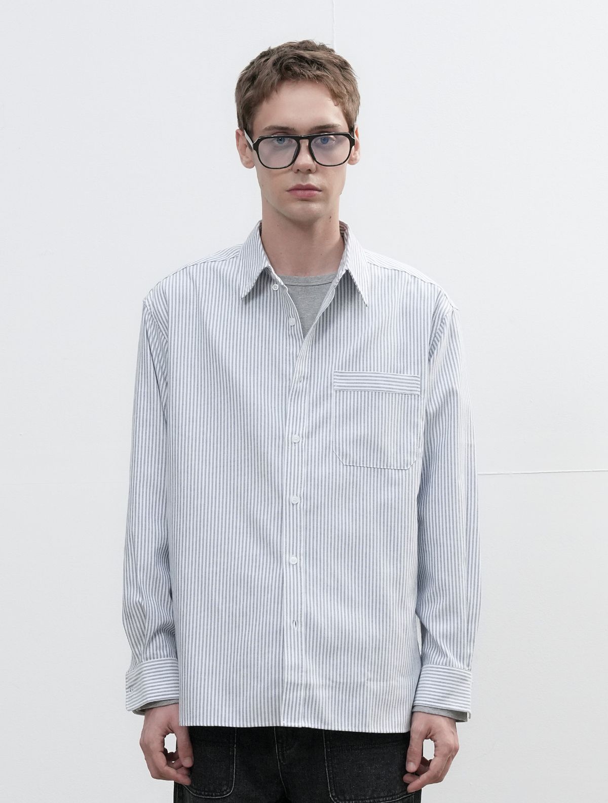 제너럴아이디어(GENERALIDEA) UNISEX 레귤러핏 옥스포드 스트라이프 셔츠 [NAVY] / SBE3U03001