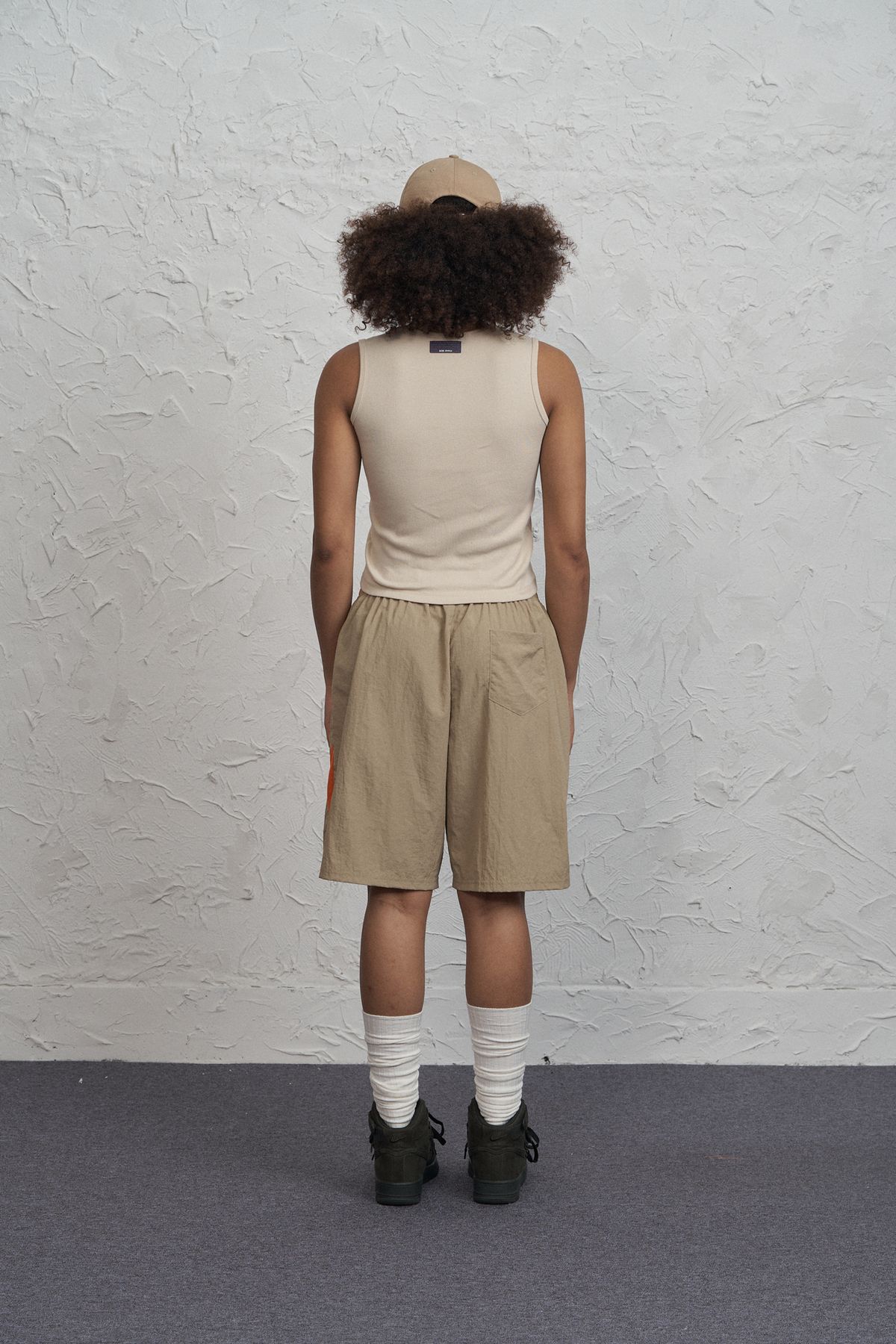 런던(RUNDONE) CIRCLE LOGO SLEEVELESS [BEIGE]