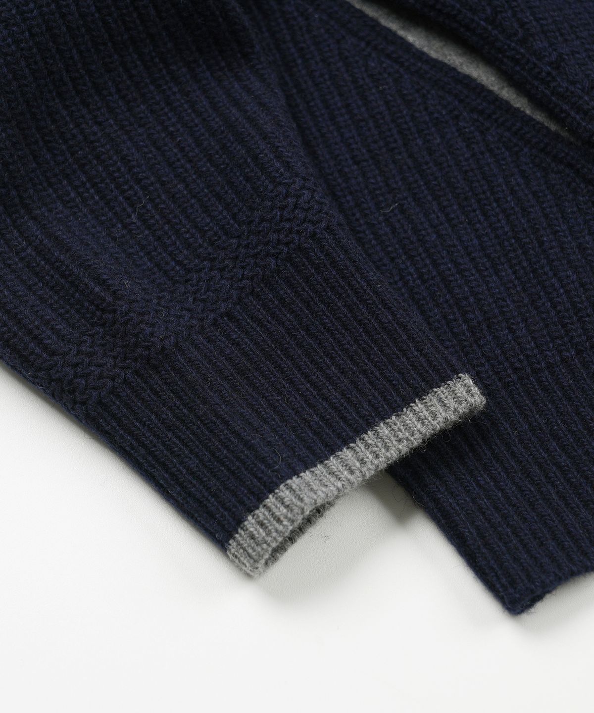 프리즘웍스(FRIZMWORKS) KANGAROO ROUND PULLOVER KNIT _ NAVY