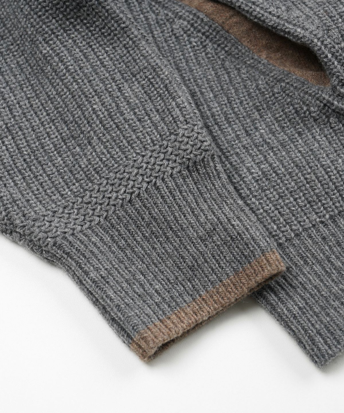 프리즘웍스(FRIZMWORKS) KANGAROO ROUND PULLOVER KNIT _ GRAY
