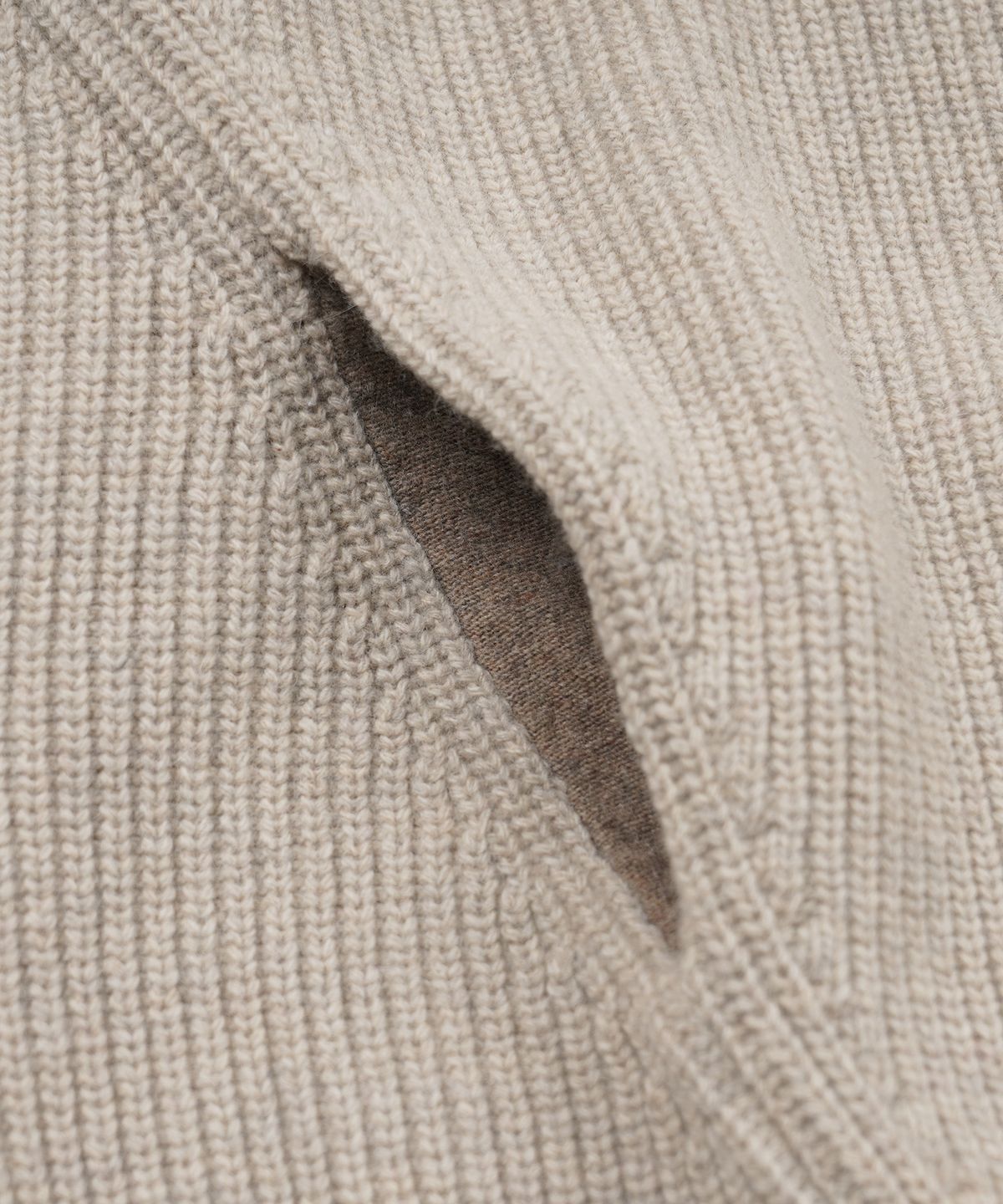 프리즘웍스(FRIZMWORKS) KANGAROO ROUND PULLOVER KNIT _ OATMEAL