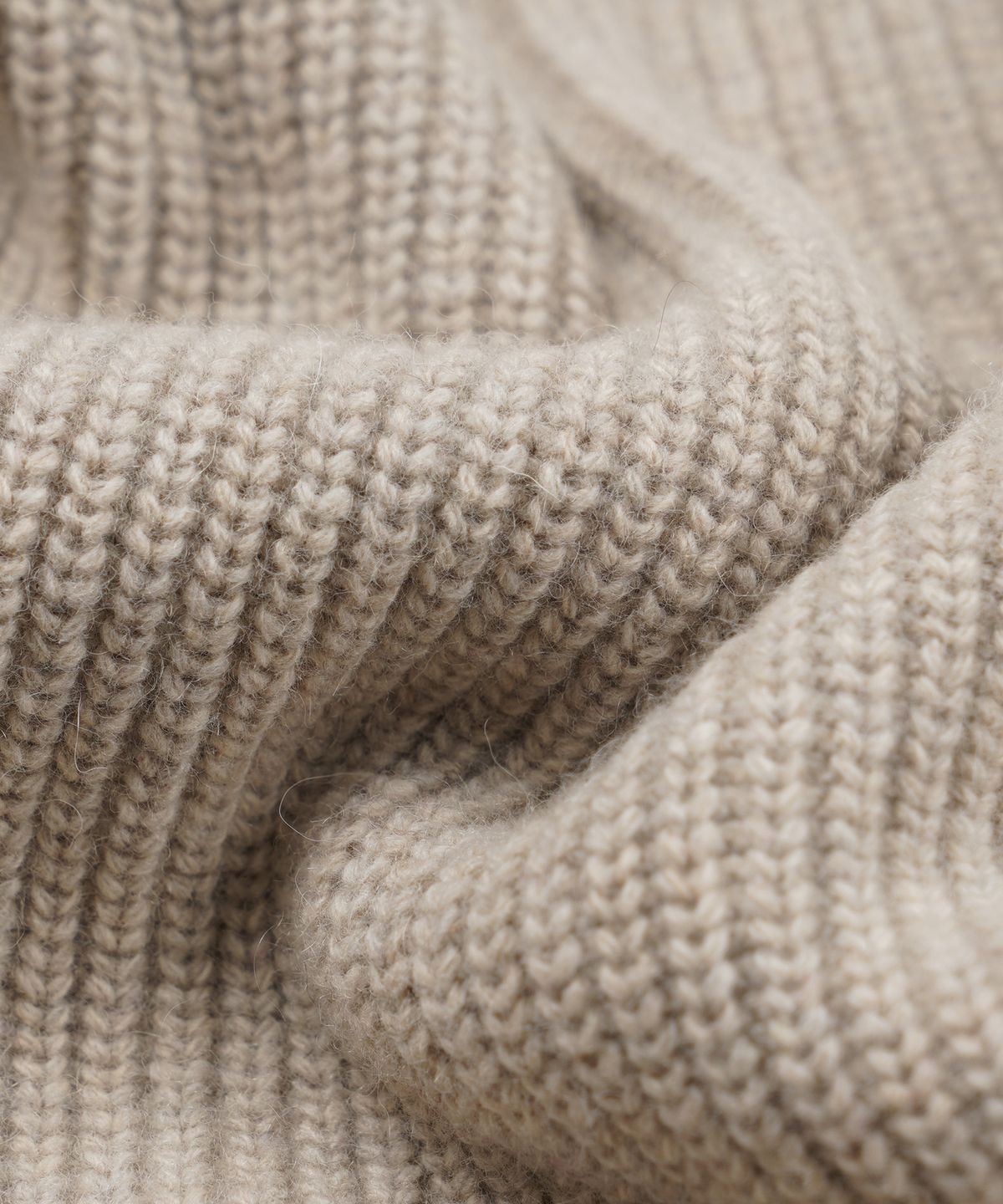 프리즘웍스(FRIZMWORKS) KANGAROO ROUND PULLOVER KNIT _ OATMEAL