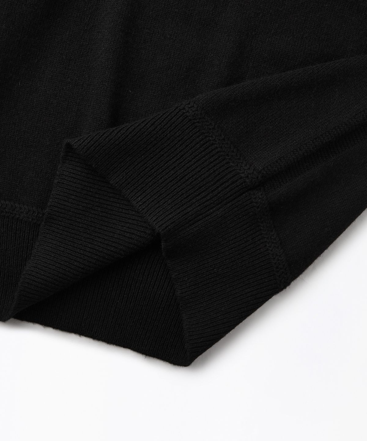 아웃스탠딩(OUTSTANDING) RED CROSS MOCK NECK KNIT_BLACK
