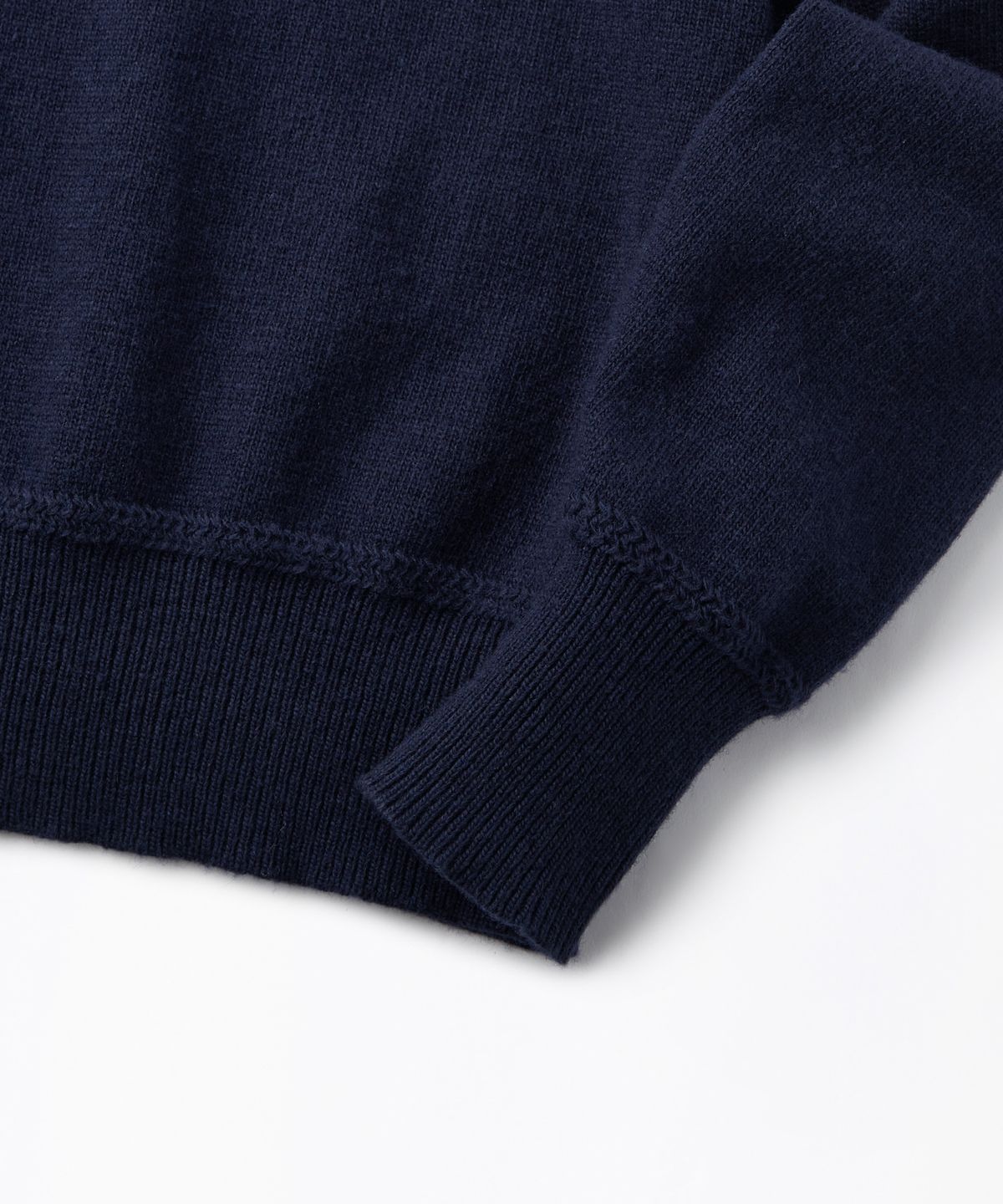 아웃스탠딩(OUTSTANDING) RED CROSS MOCK NECK KNIT_NAVY