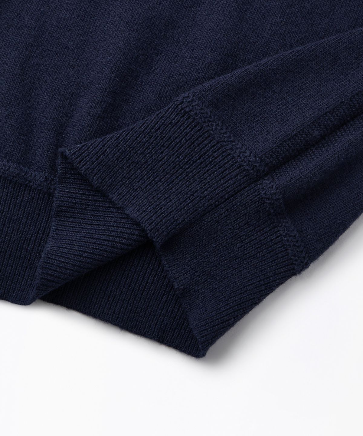 아웃스탠딩(OUTSTANDING) RED CROSS MOCK NECK KNIT_NAVY
