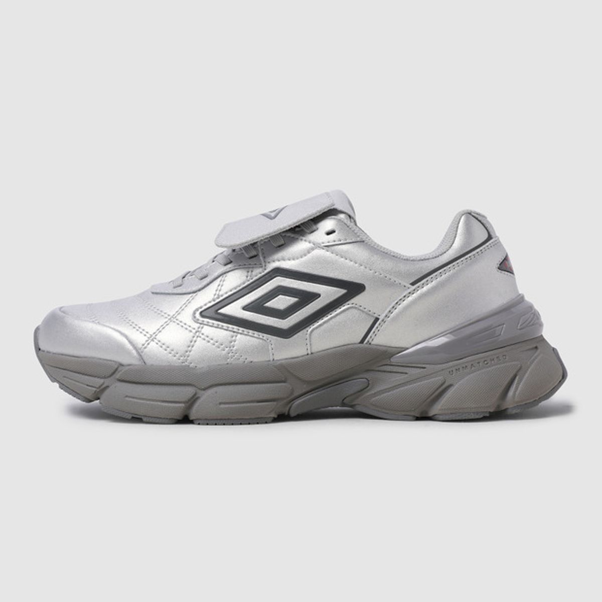 엄브로(UMBRO) SPECIALI PLUS (스페셜리 플러스) 실버(UQ323CTP82)