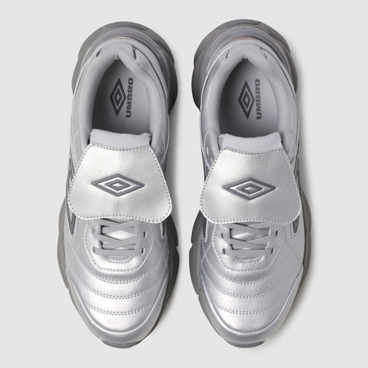 엄브로(UMBRO) SPECIALI PLUS (스페셜리 플러스) 실버(UQ323CTP82)