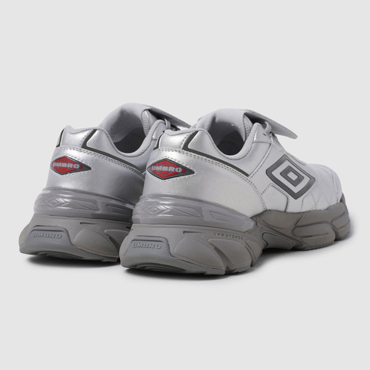 엄브로(UMBRO) SPECIALI PLUS (스페셜리 플러스) 실버(UQ323CTP82)