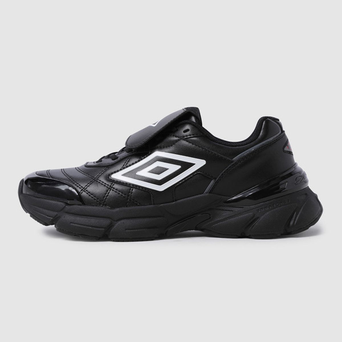 엄브로(UMBRO) SPECIALI PLUS (스페셜리 플러스) 블랙(UQ323CTP82)