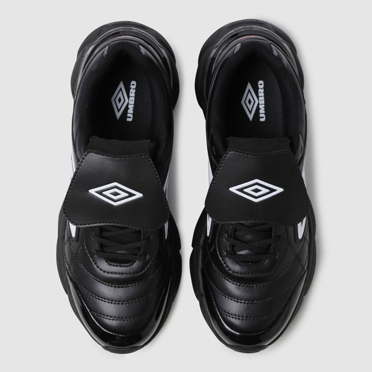 엄브로(UMBRO) SPECIALI PLUS (스페셜리 플러스) 블랙(UQ323CTP82)