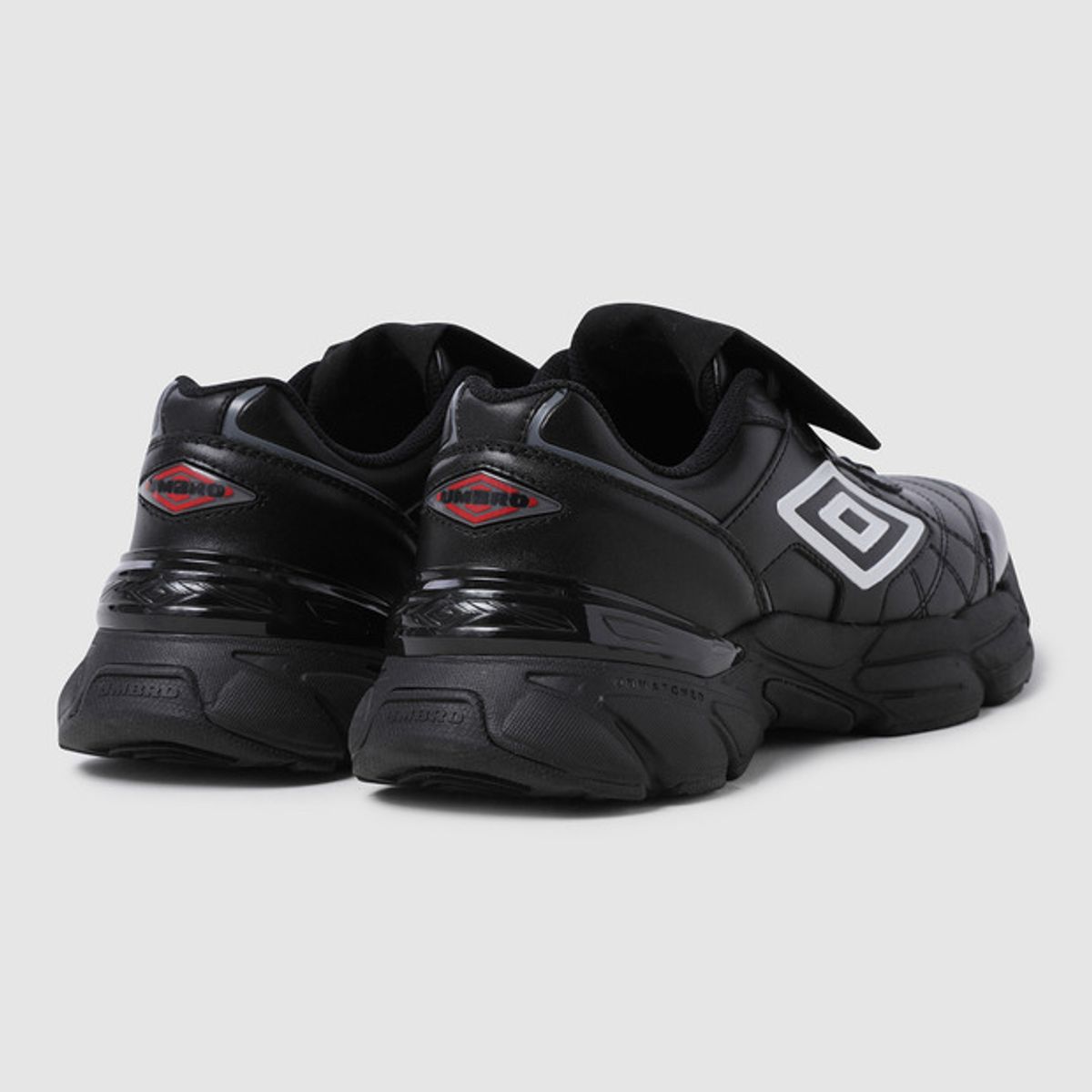 엄브로(UMBRO) SPECIALI PLUS (스페셜리 플러스) 블랙(UQ323CTP82)