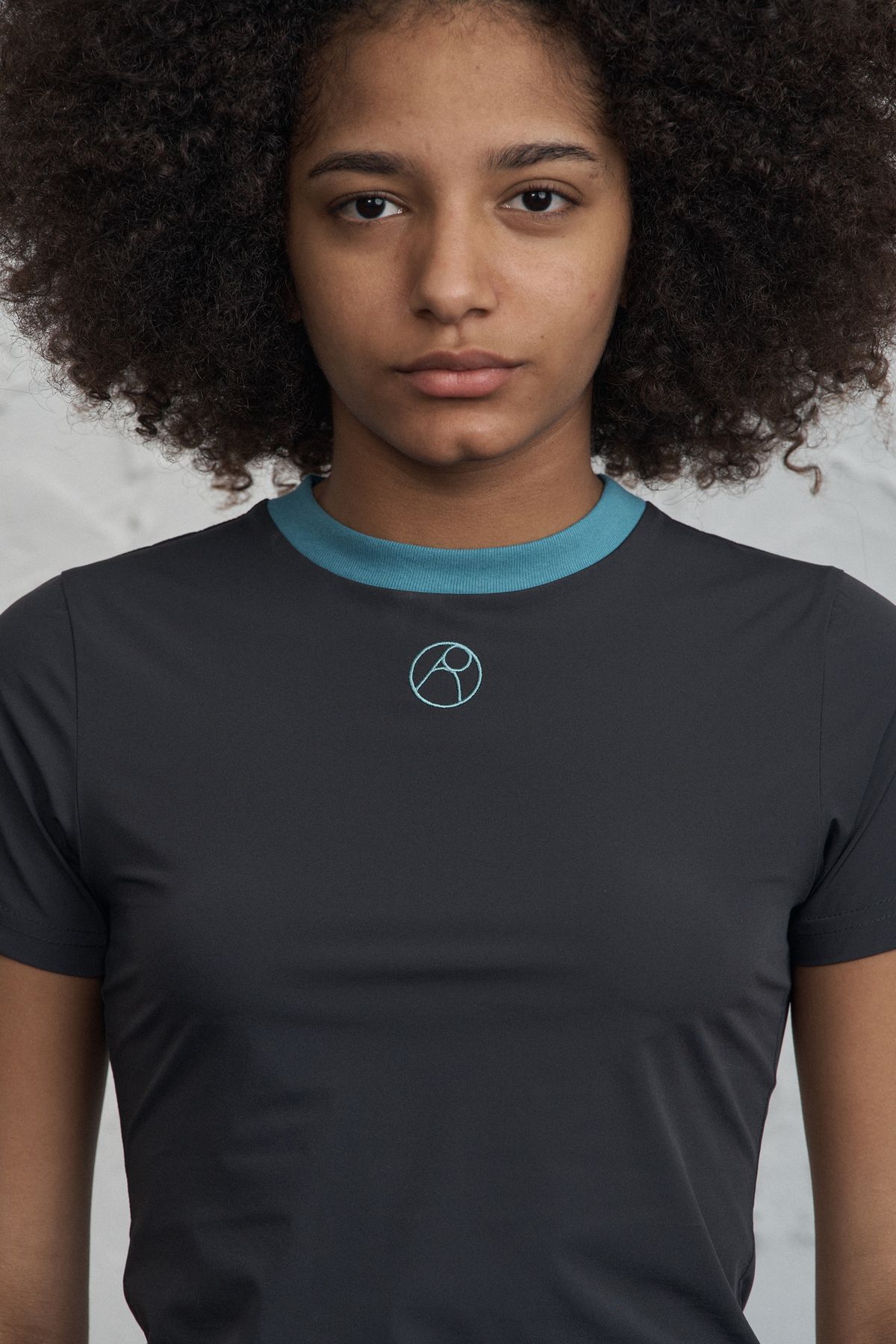 런던(RUNDONE) CIRCLE LOGO T-SHIRTS [CHACOAL]
