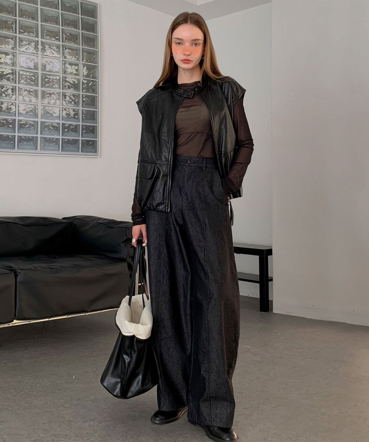 바스카라(VASCARA) Faux Leather Shirring Zip-Up Vest (3colors)