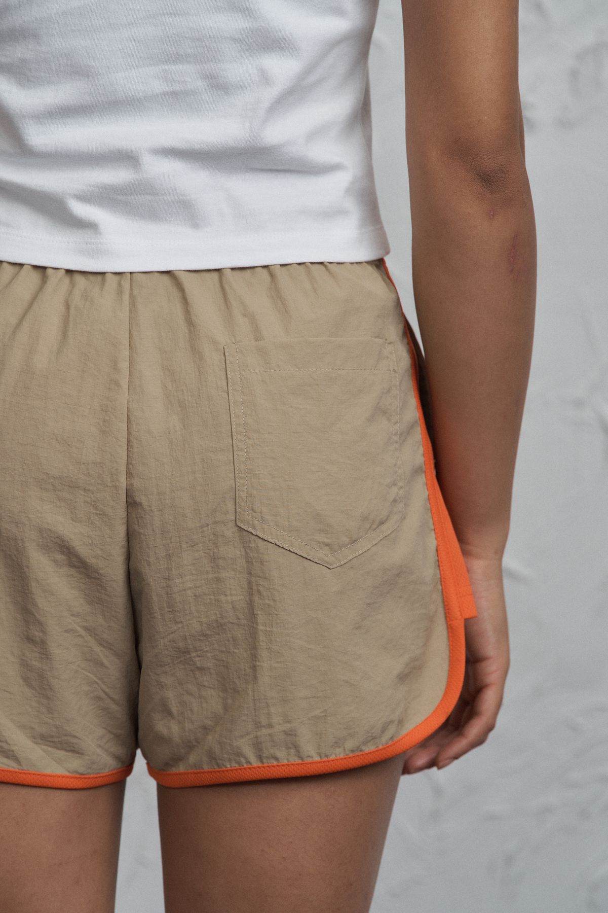 런던(RUNDONE) WOMAN RUNNING SHORTS[SAND]