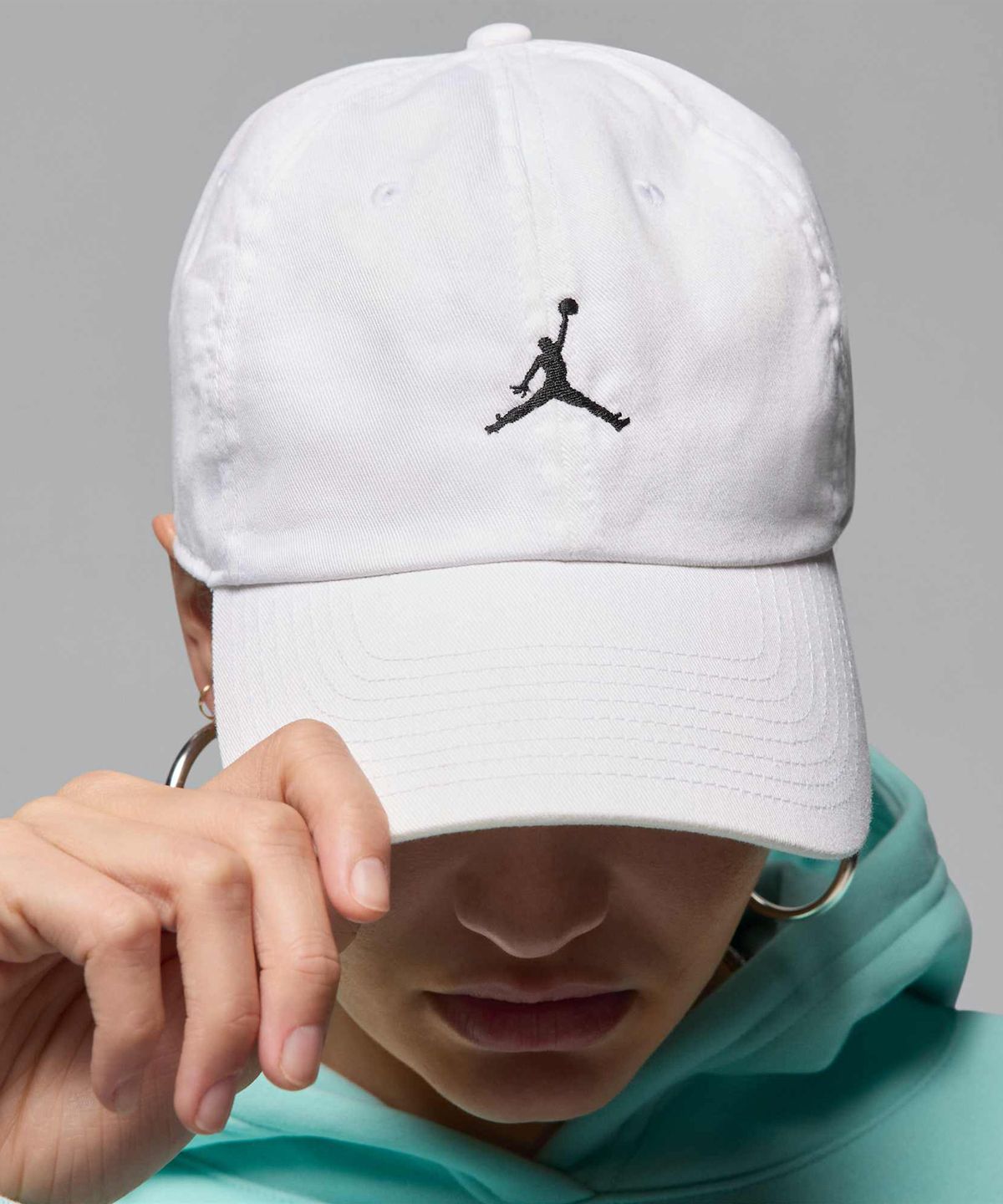 나이키(NIKE) 조던 클럽 언스트럭처 커브 빌 모자 - 화이트:블랙 / HQ1963-100