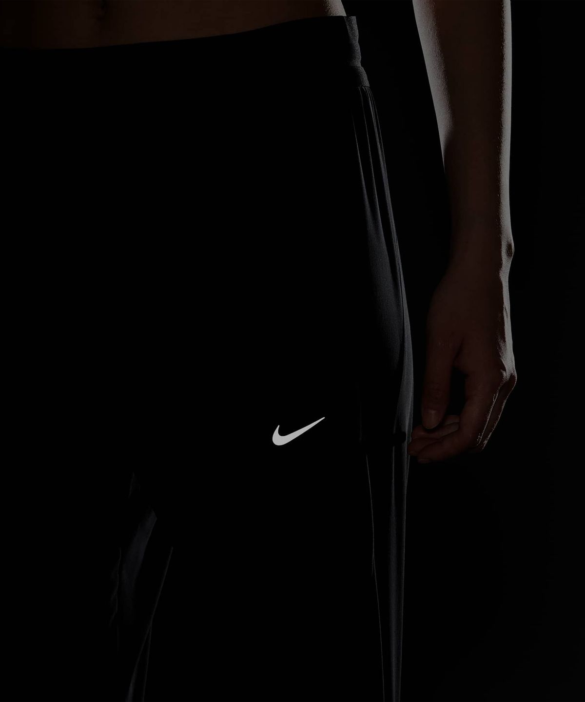 나이키(NIKE) 스위프트 드라이 핏 미드라이즈 러닝 팬츠 W - 블랙 / HV6089-010