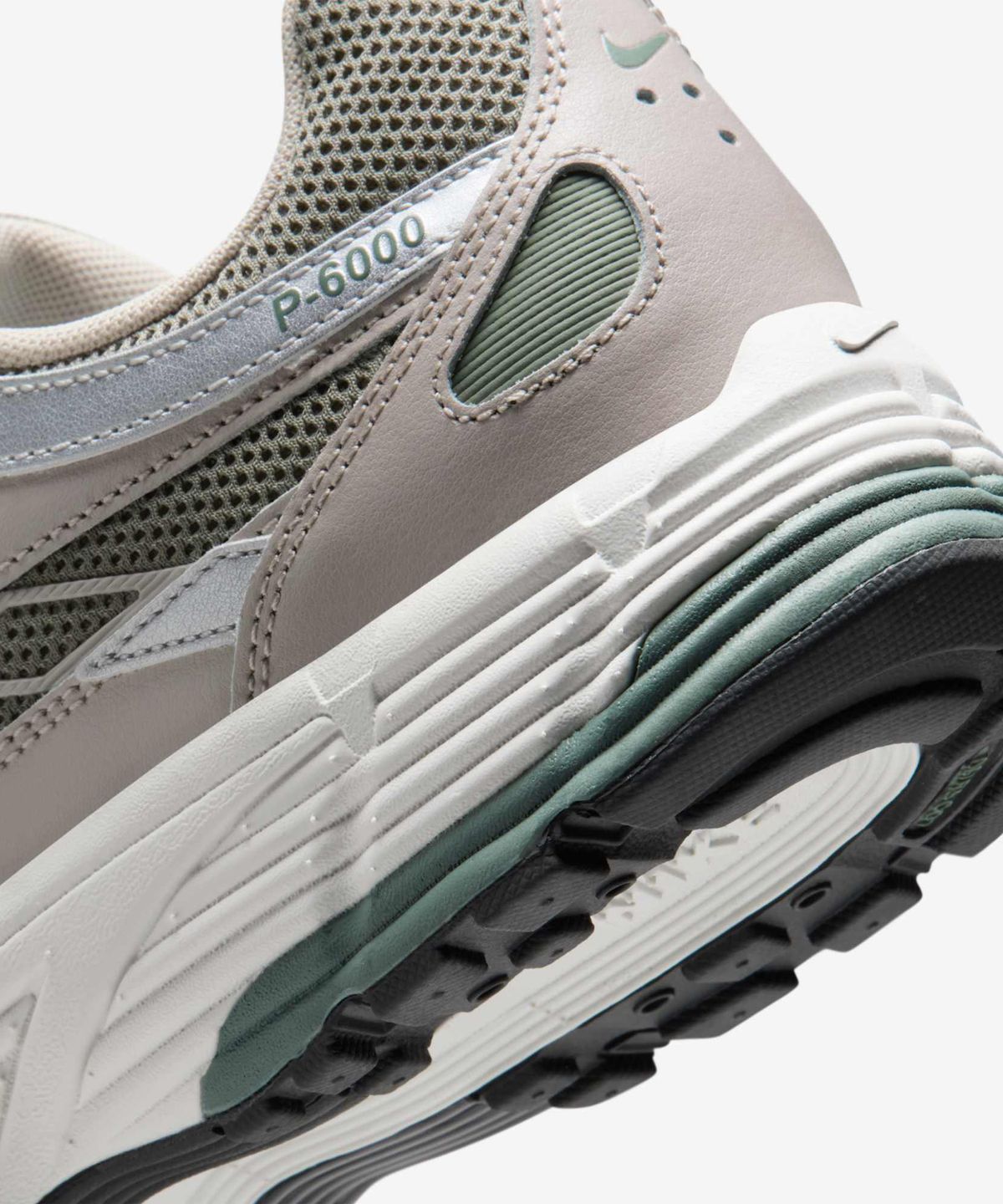 나이키(NIKE) P-6000 M - 크림 II:앤트러사이트:메탈릭 실버:클레이 그린 / CD6404-203