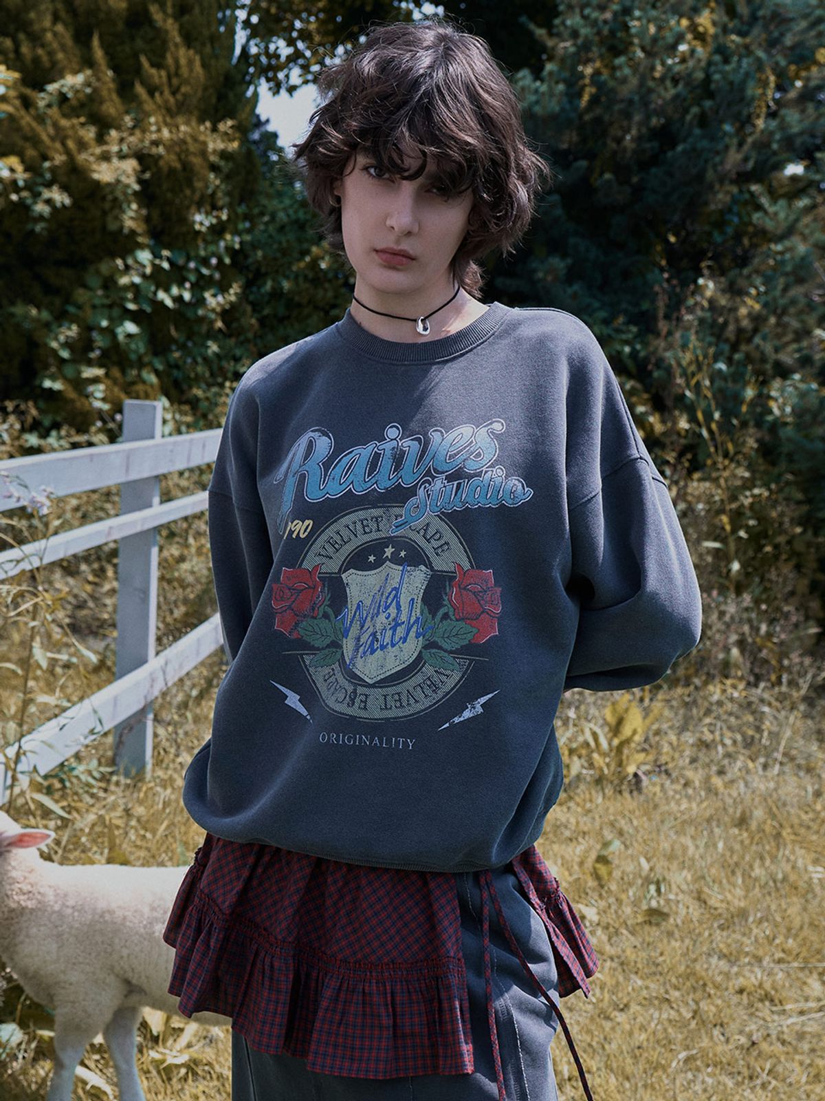 레이브(RAIVE) Wild Faith Rose Sweatshirt VW5AE139_2color