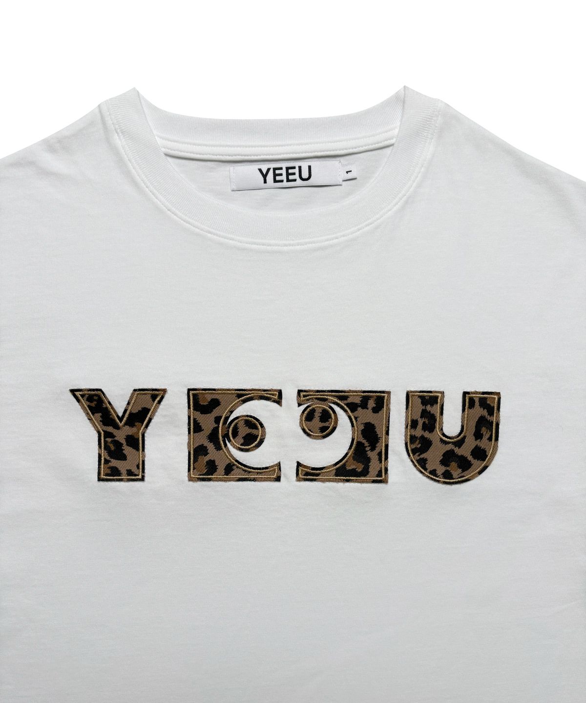이유(YEEU) LEOPARD APPLIQUE T-SHIRT [WHITE]