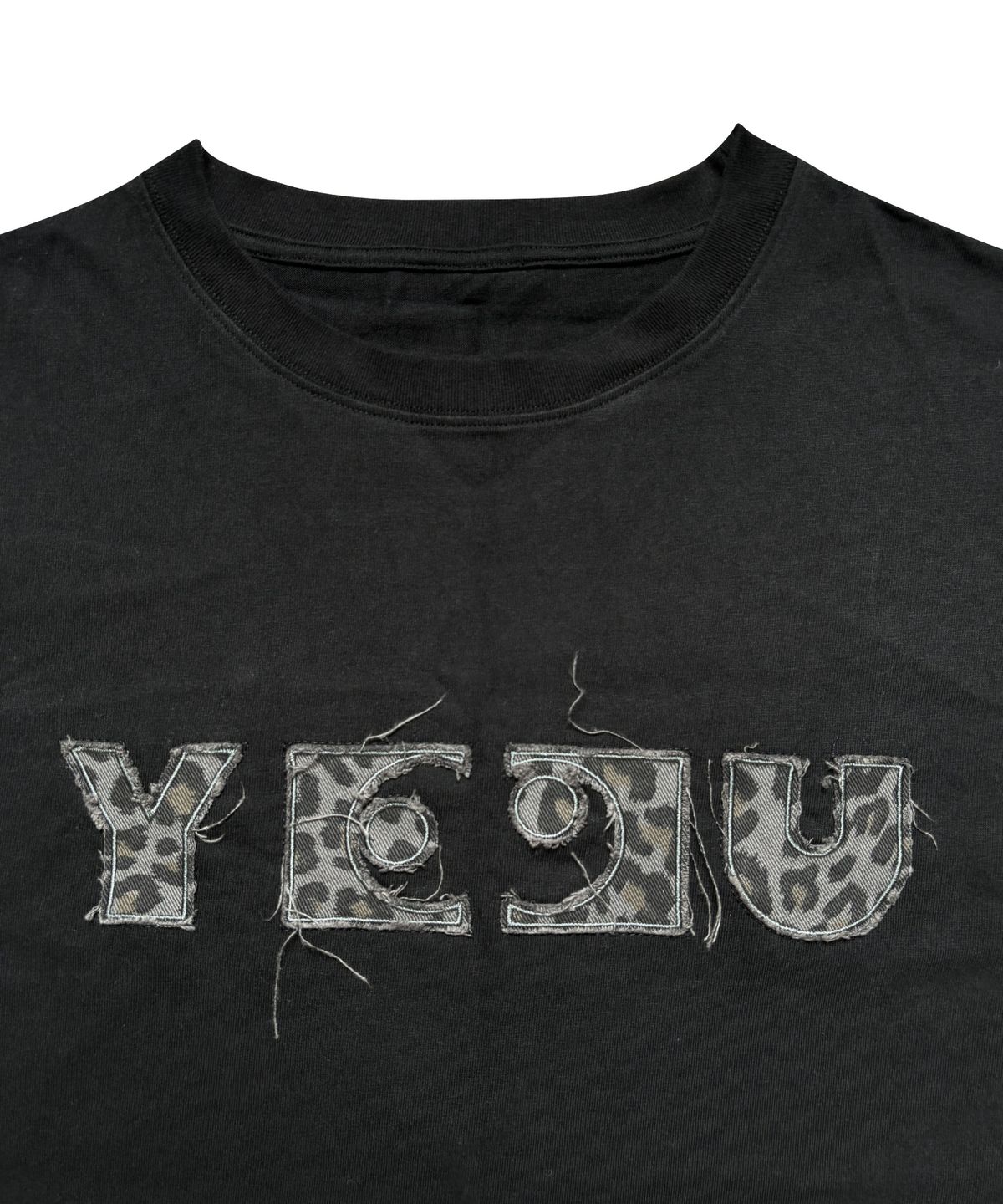 이유(YEEU) W LEOPARD APPLIQUE T-SHIRT [BLACK]