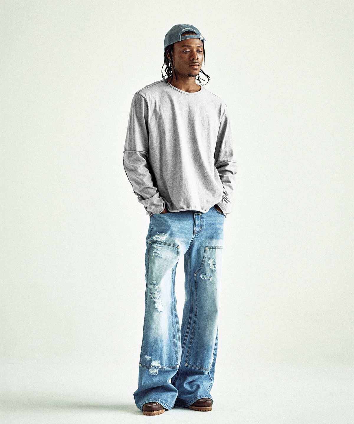더바이닐하우스(THEVINYLHOUSE) DESTROYED BOOTS CUT DENIM PANTS LIGHT BLUE