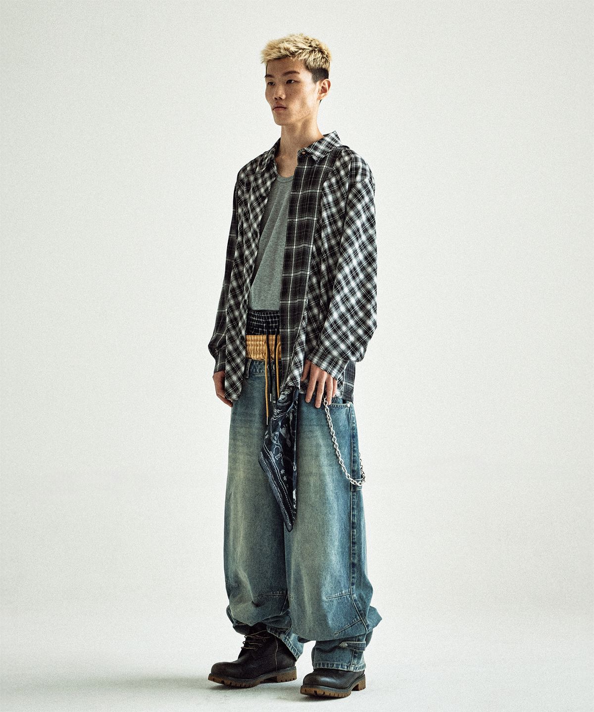 더바이닐하우스(THEVINYLHOUSE) UNBALANCE CHECK SHIRTS BLACK