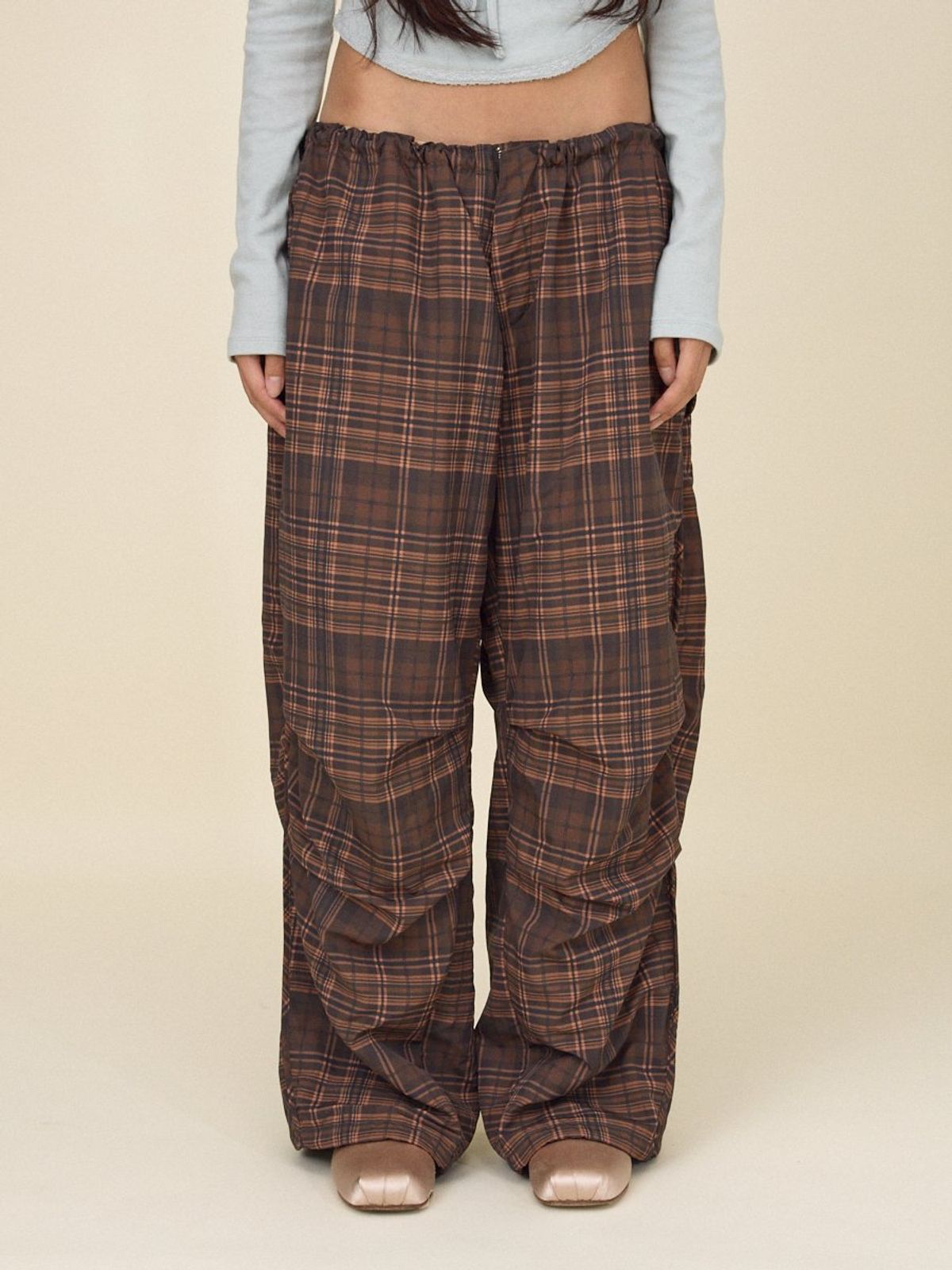 글로니(GLOWNY) CHECKMATE TRACK PANTS (BROWN)