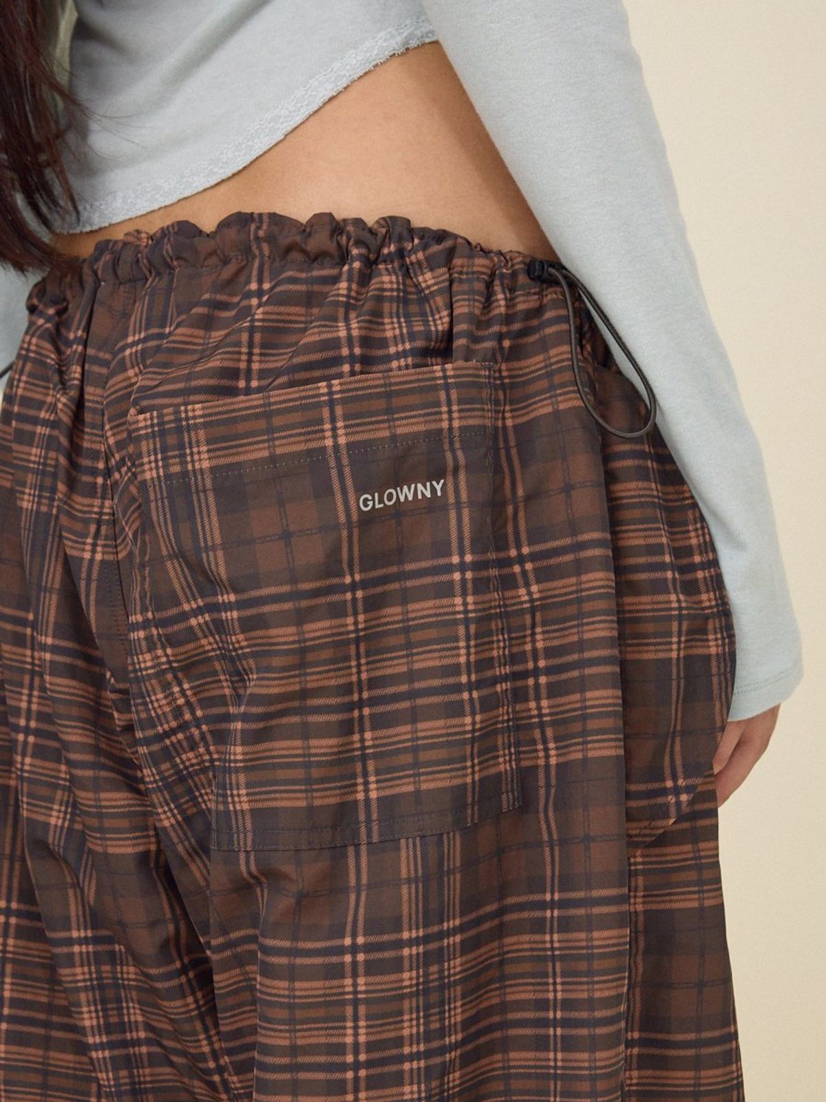 글로니(GLOWNY) CHECKMATE TRACK PANTS (BROWN)