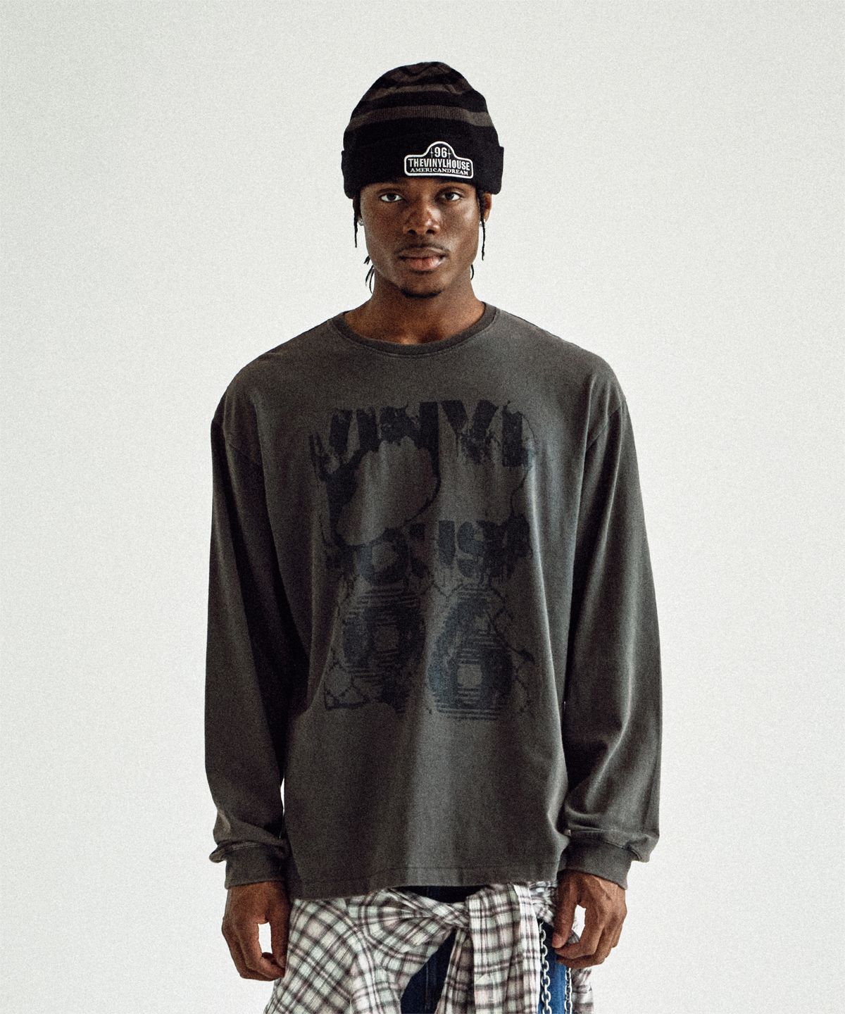 더바이닐하우스(THEVINYLHOUSE) DYED LS TEE CHARCOAL