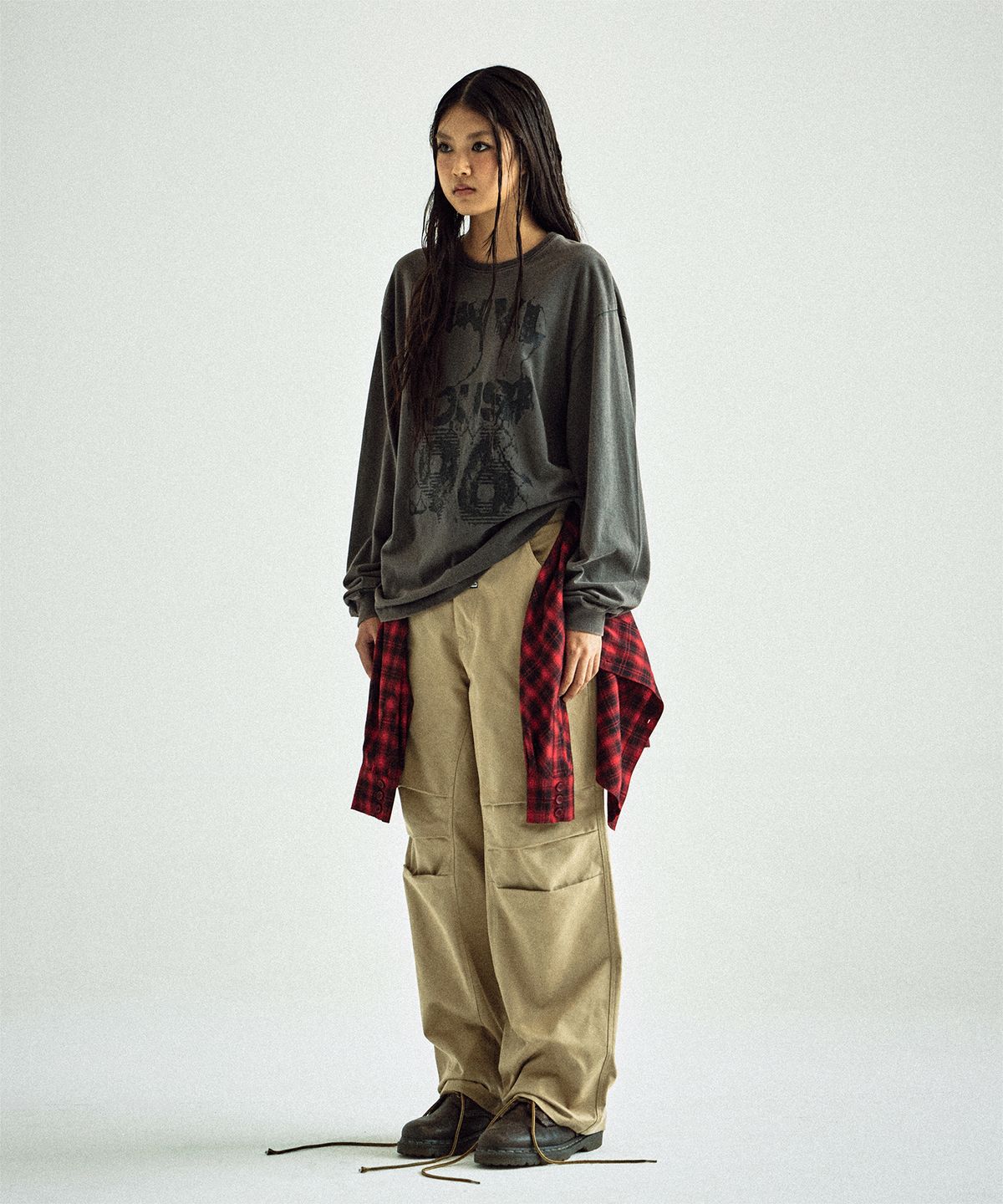 더바이닐하우스(THEVINYLHOUSE) DYED LS TEE CHARCOAL