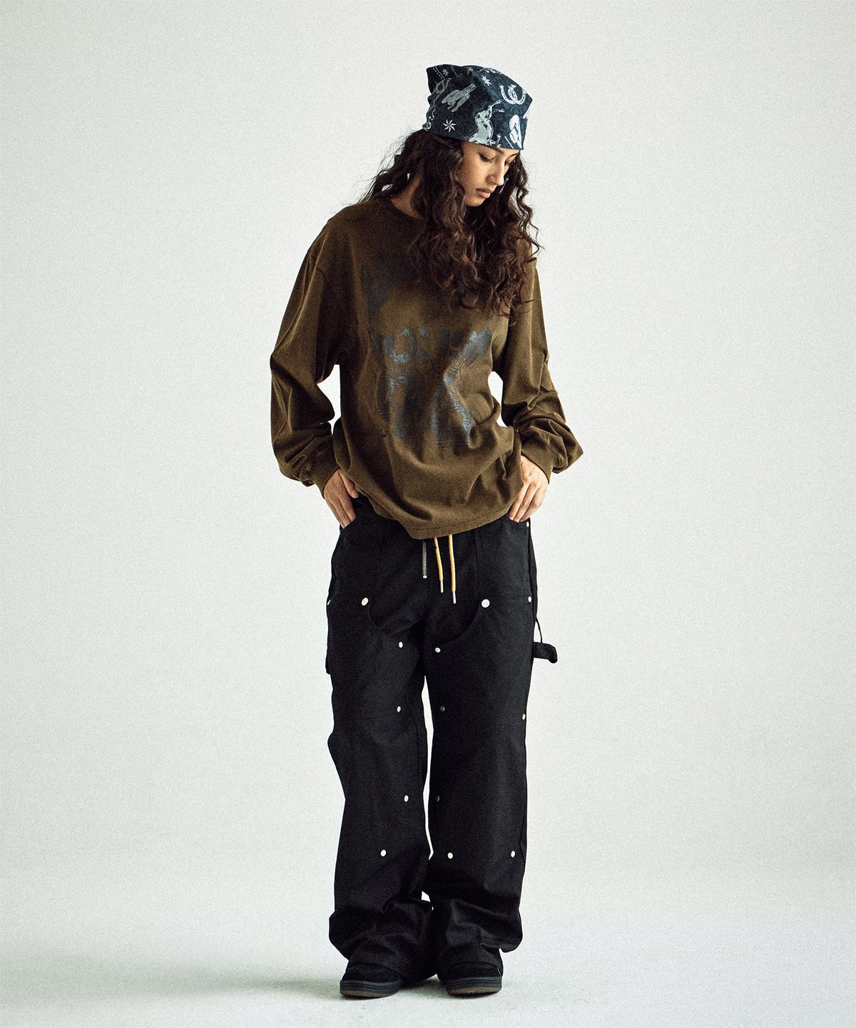 더바이닐하우스(THEVINYLHOUSE) DYED LS TEE KHAKI
