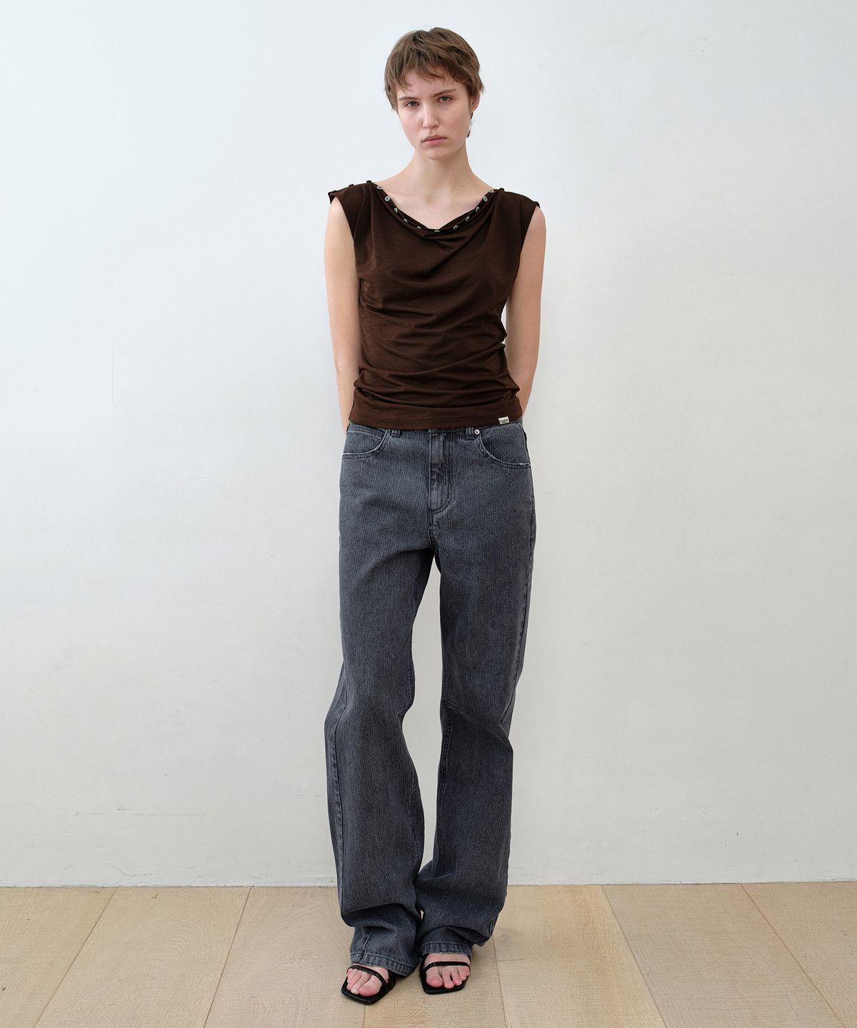 시메트릭 퍼센트(SYMMETRICPERCENT) Straight-leg Stripe Jeans / Charcoal