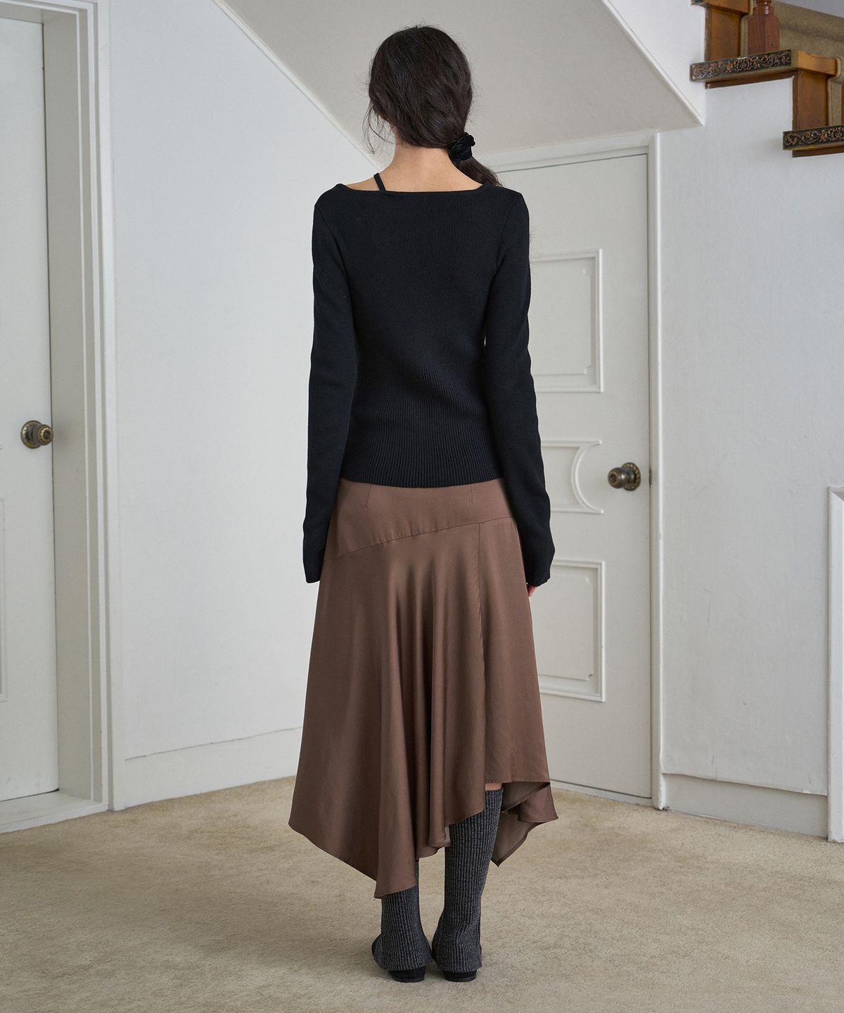 시메트릭 퍼센트(SYMMETRICPERCENT) Unbalanced Neckline Knit Top / Black