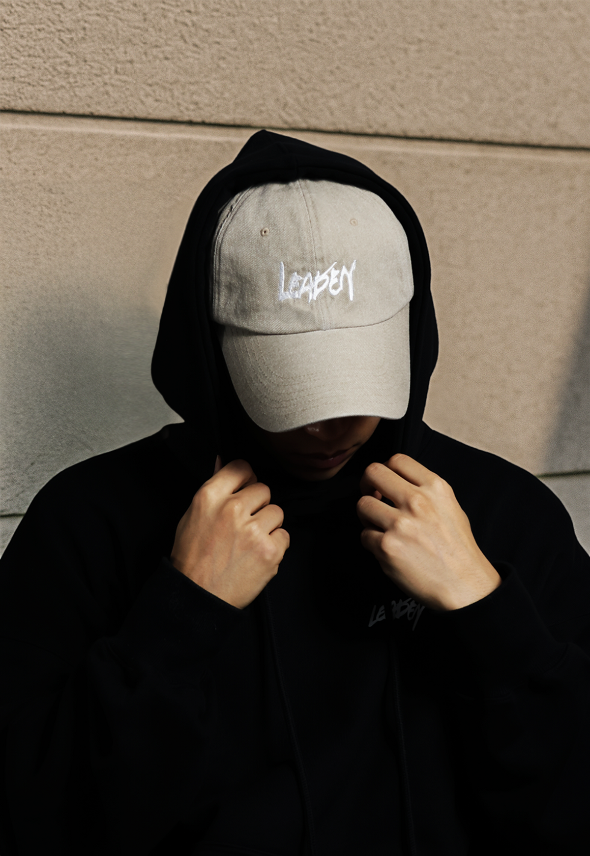 리든(LEADEN) 빈티지 워시드 캘리그래피 볼캡[베이지]