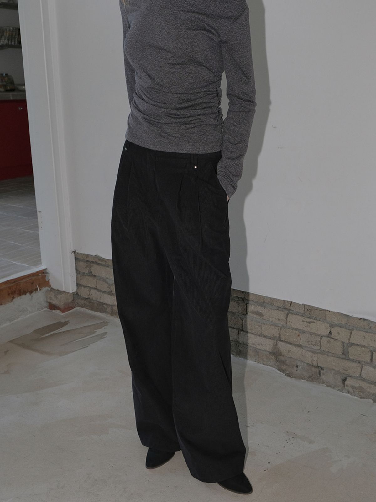 에트몽(ETMON) Double Belt Pintuck Pants, Black