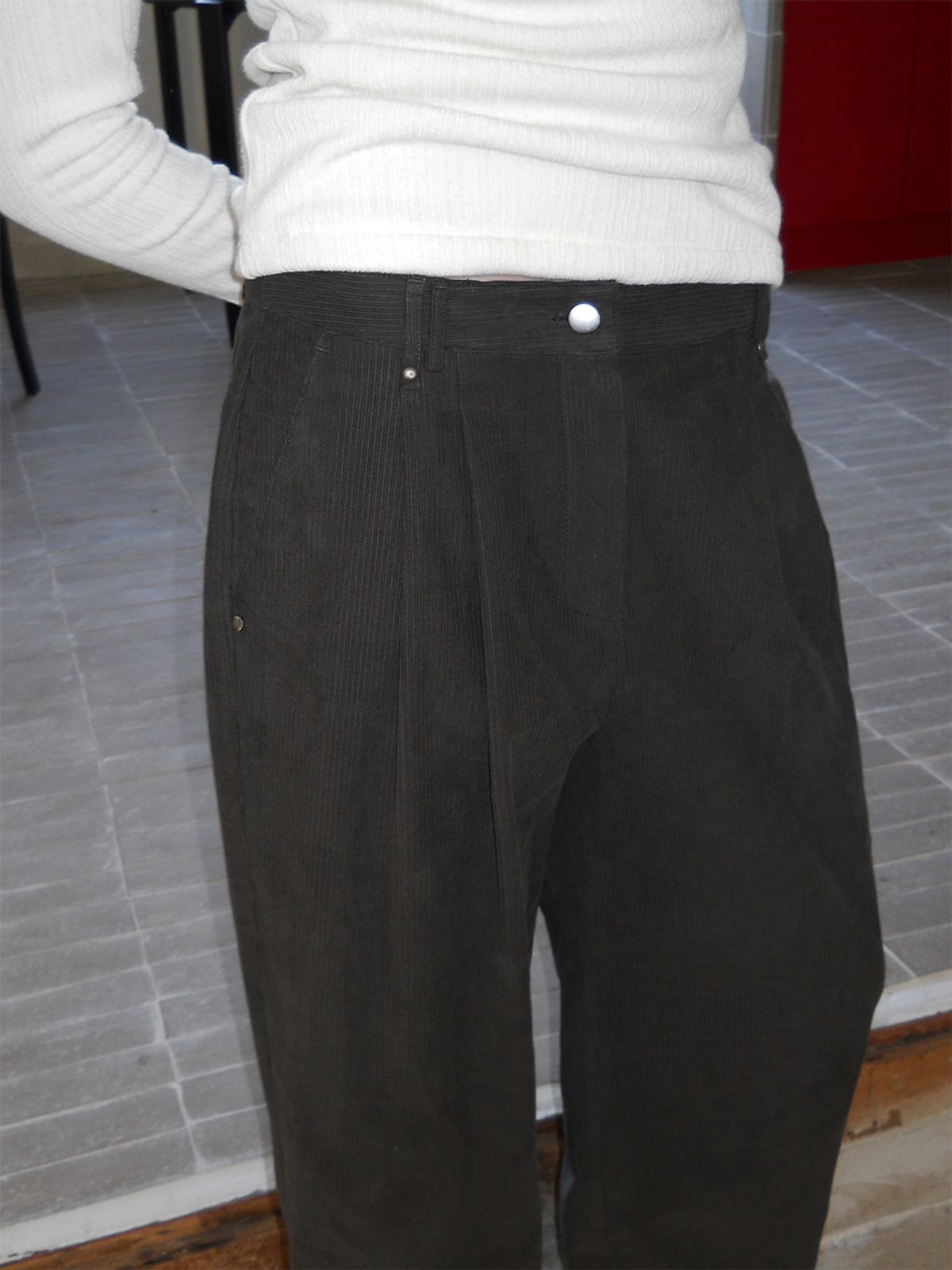 에트몽(ETMON) Double Belt Pintuck Pants, Charcoal
