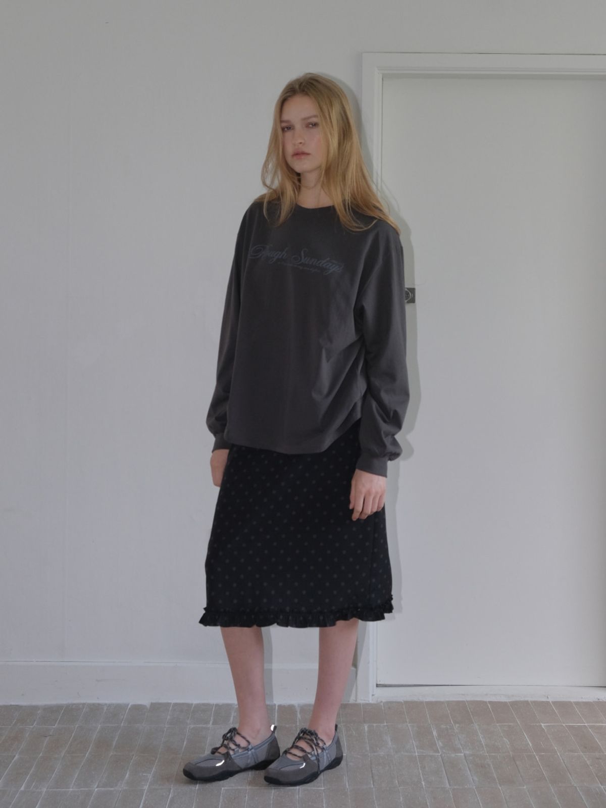 에트몽(ETMON) Lettering Long Sleeve T-Shirt, Charcoal