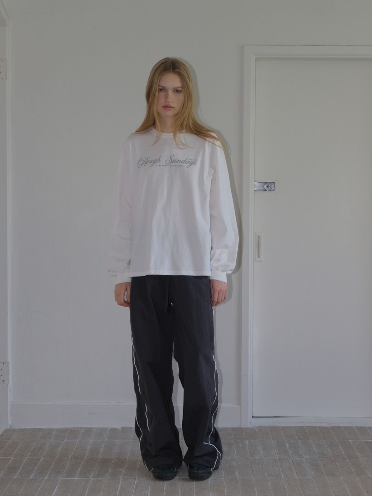 에트몽(ETMON) Lettering Long Sleeve T-Shirt, Ivory
