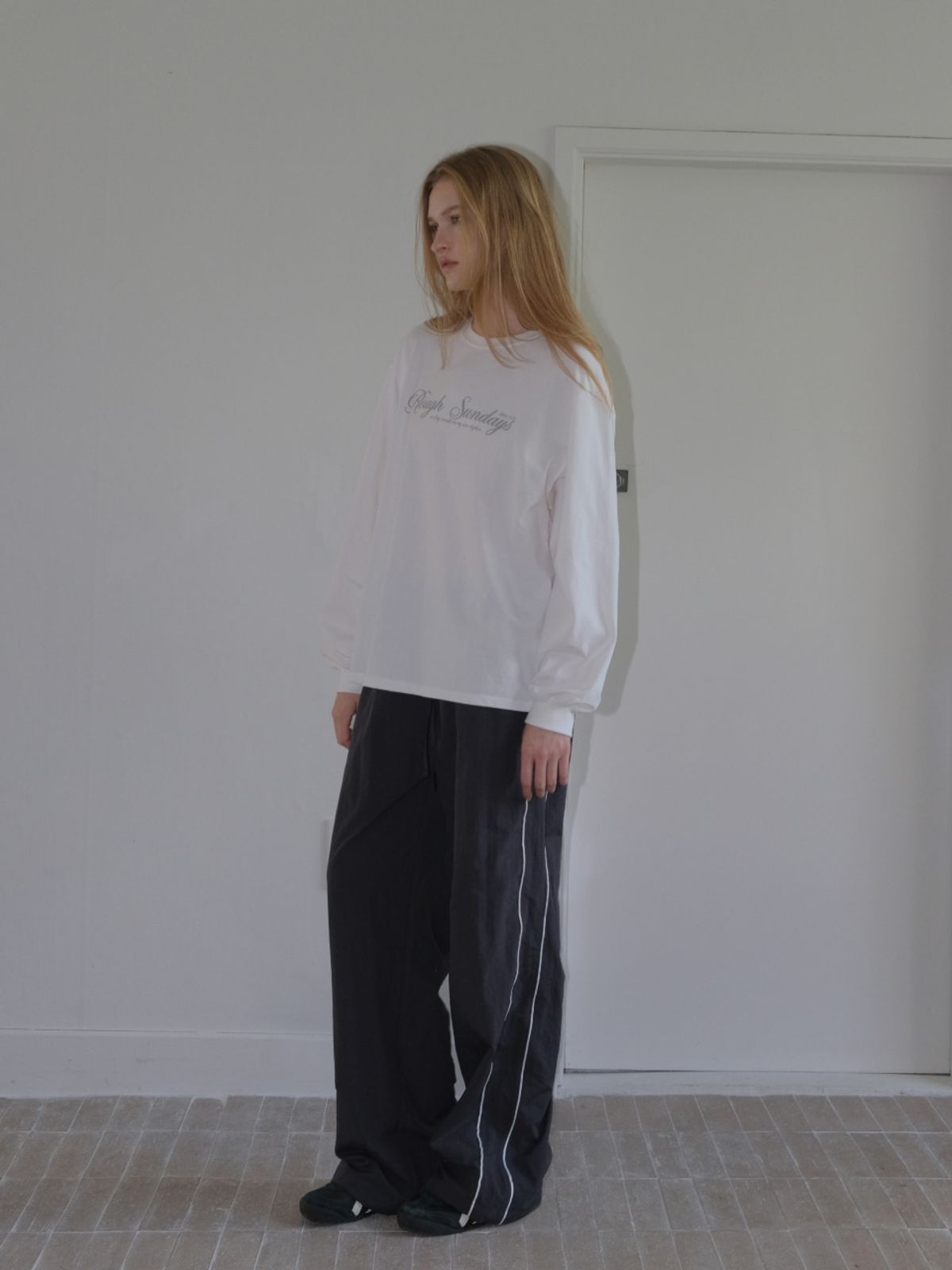 에트몽(ETMON) Lettering Long Sleeve T-Shirt, Ivory