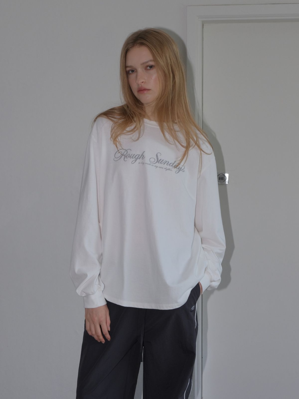 에트몽(ETMON) Lettering Long Sleeve T-Shirt, Ivory