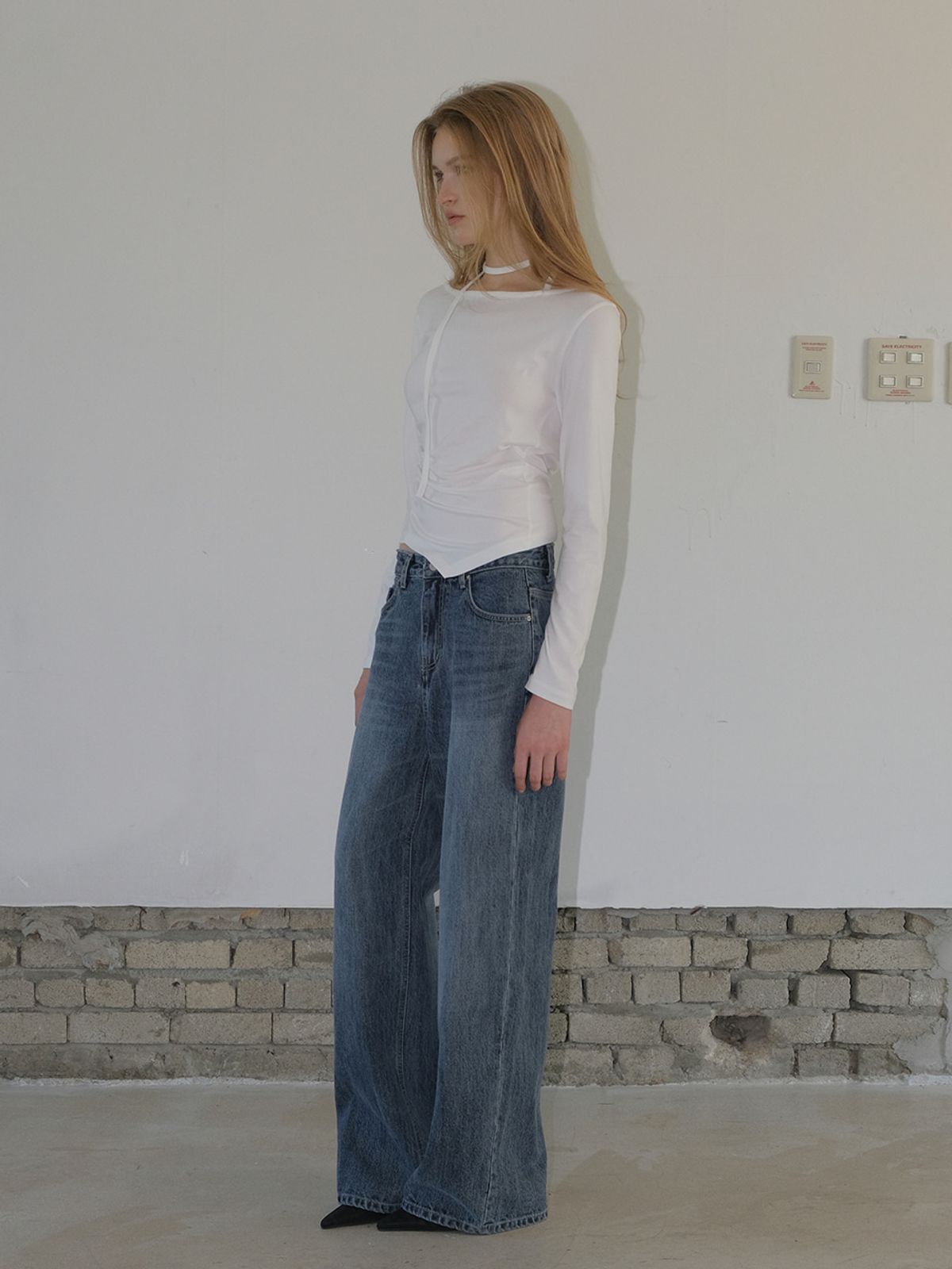 에트몽(ETMON) Boat-Neck Strap T-Shirt, White