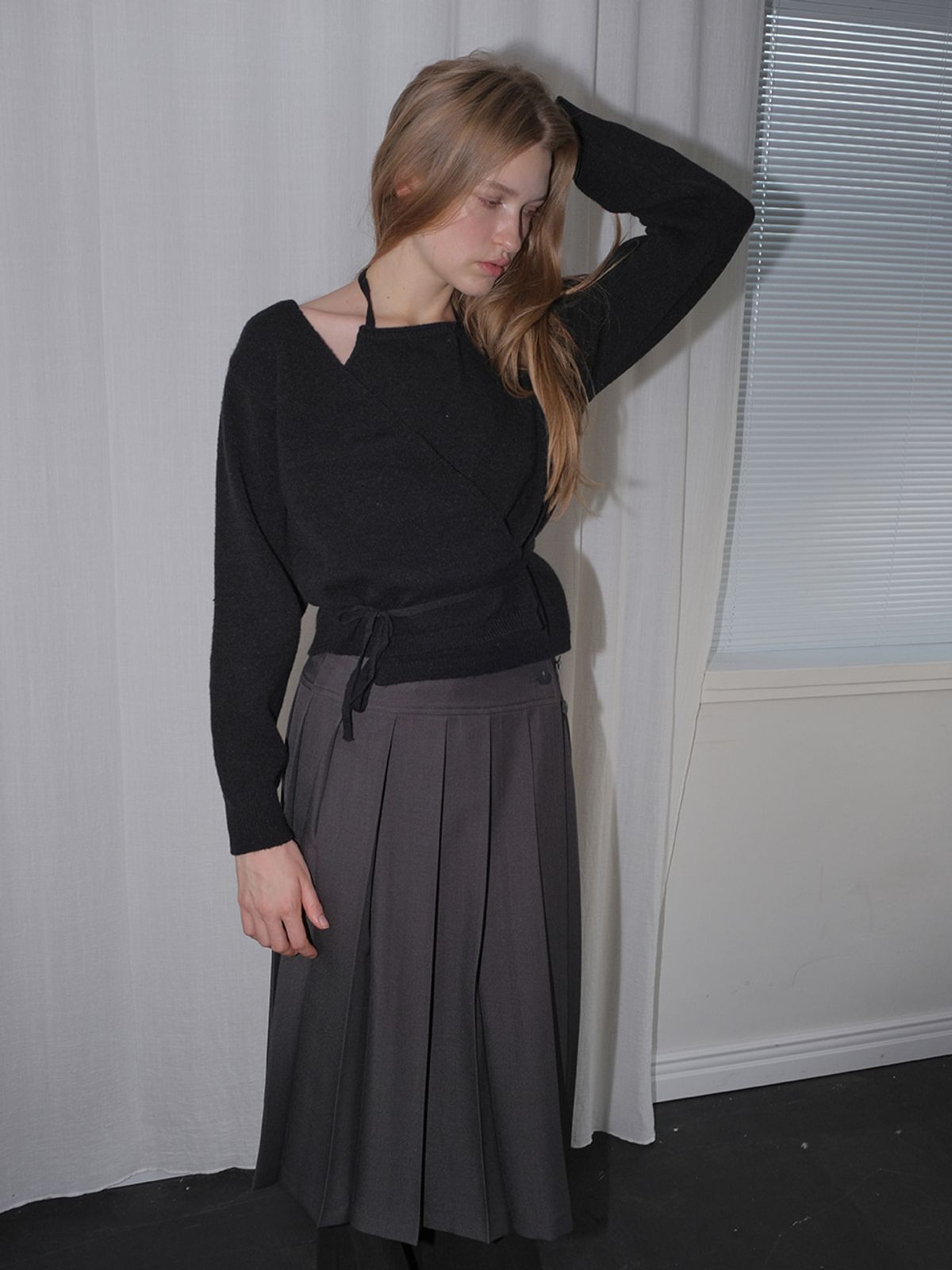 에트몽(ETMON) Halter Wrap Knit Top, Black