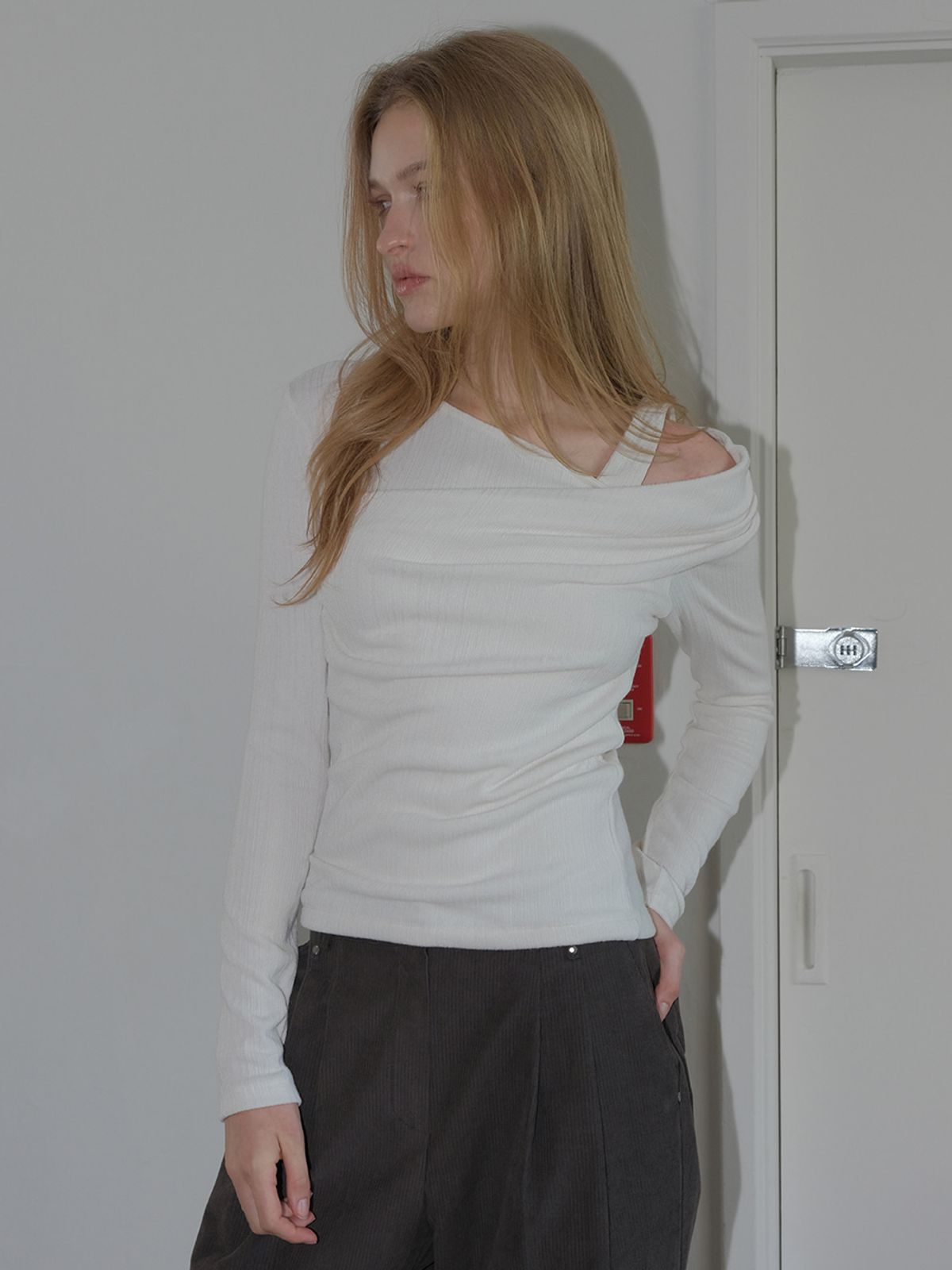 에트몽(ETMON) Cross-Over Drape T-Shirt, Cream