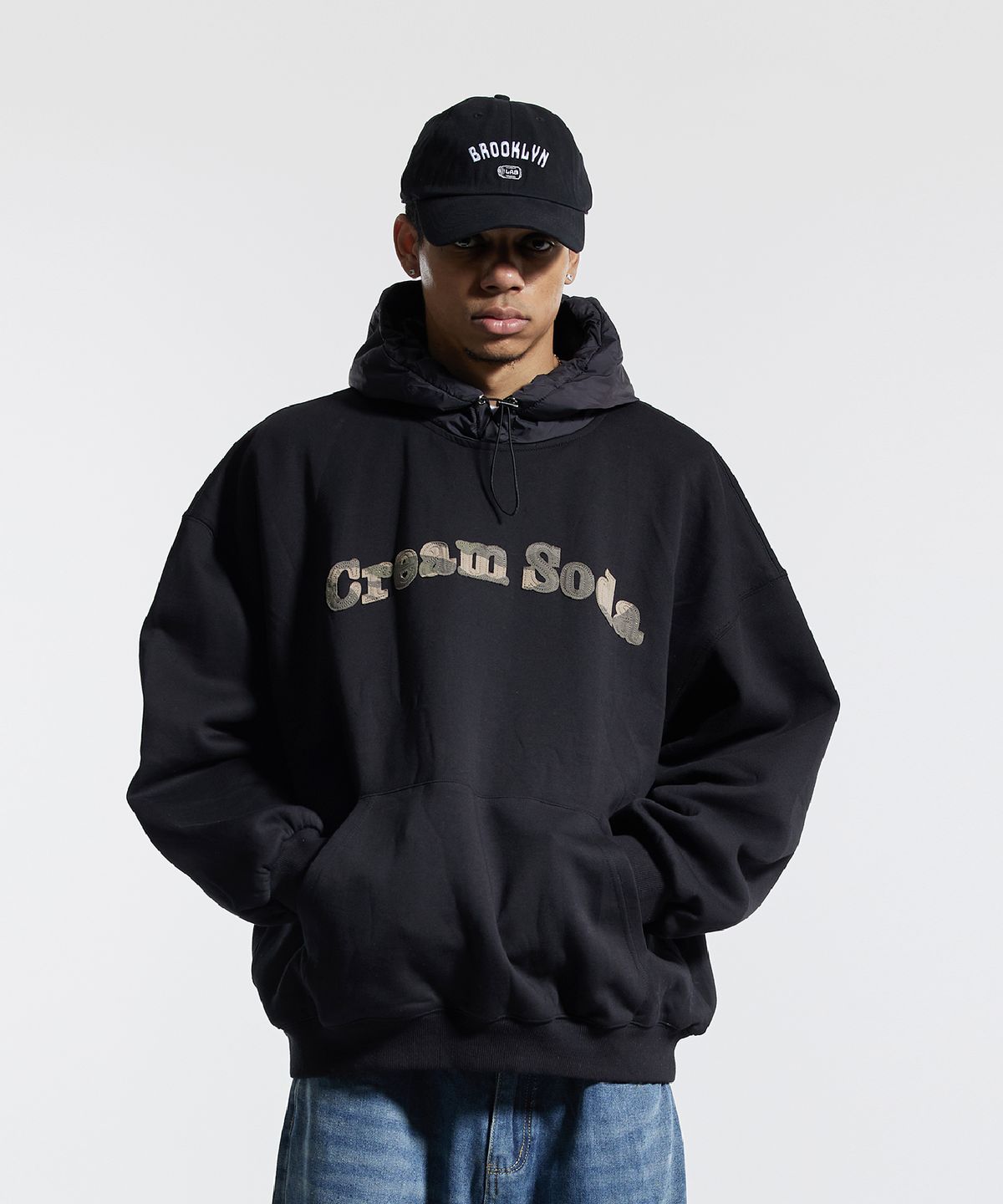 크림소다랩(CREAM SODA LAB) 후드 패딩 카모 레터링 셔츠 블랙
