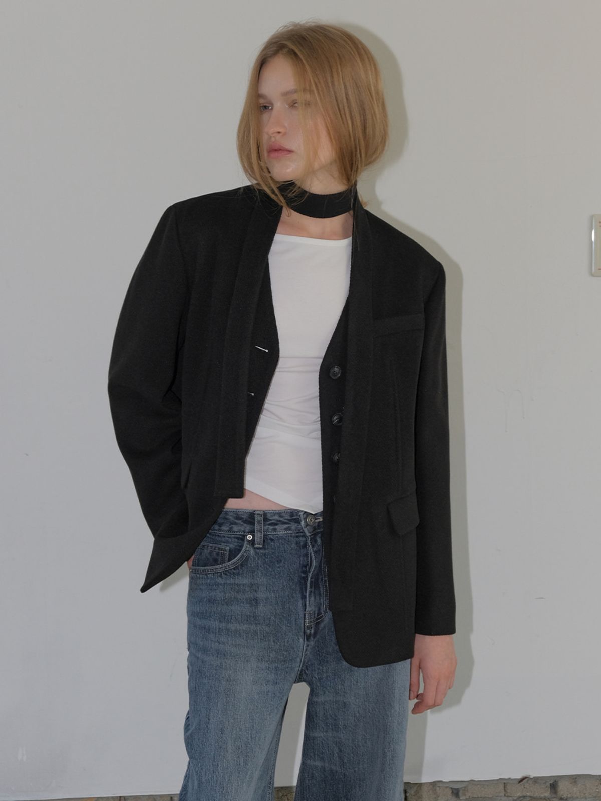 에트몽(ETMON) V-Neck Scarf Jacket, Black
