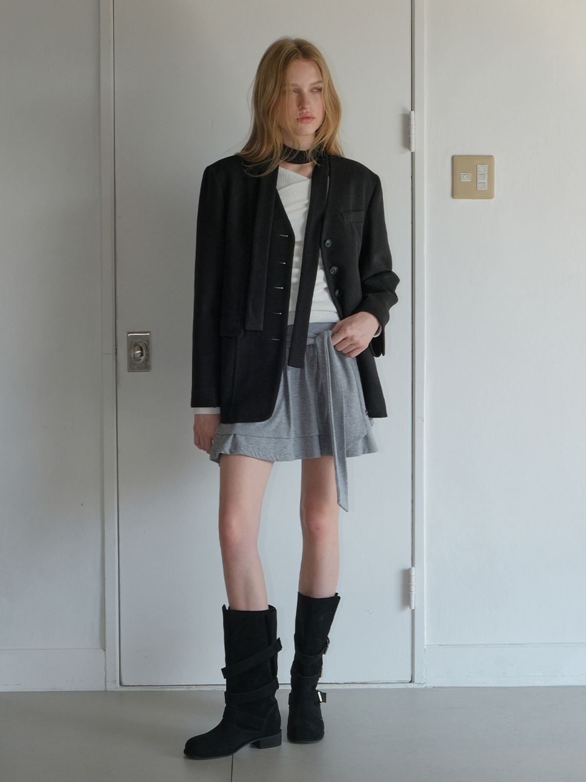에트몽(ETMON) V-Neck Scarf Jacket, Black